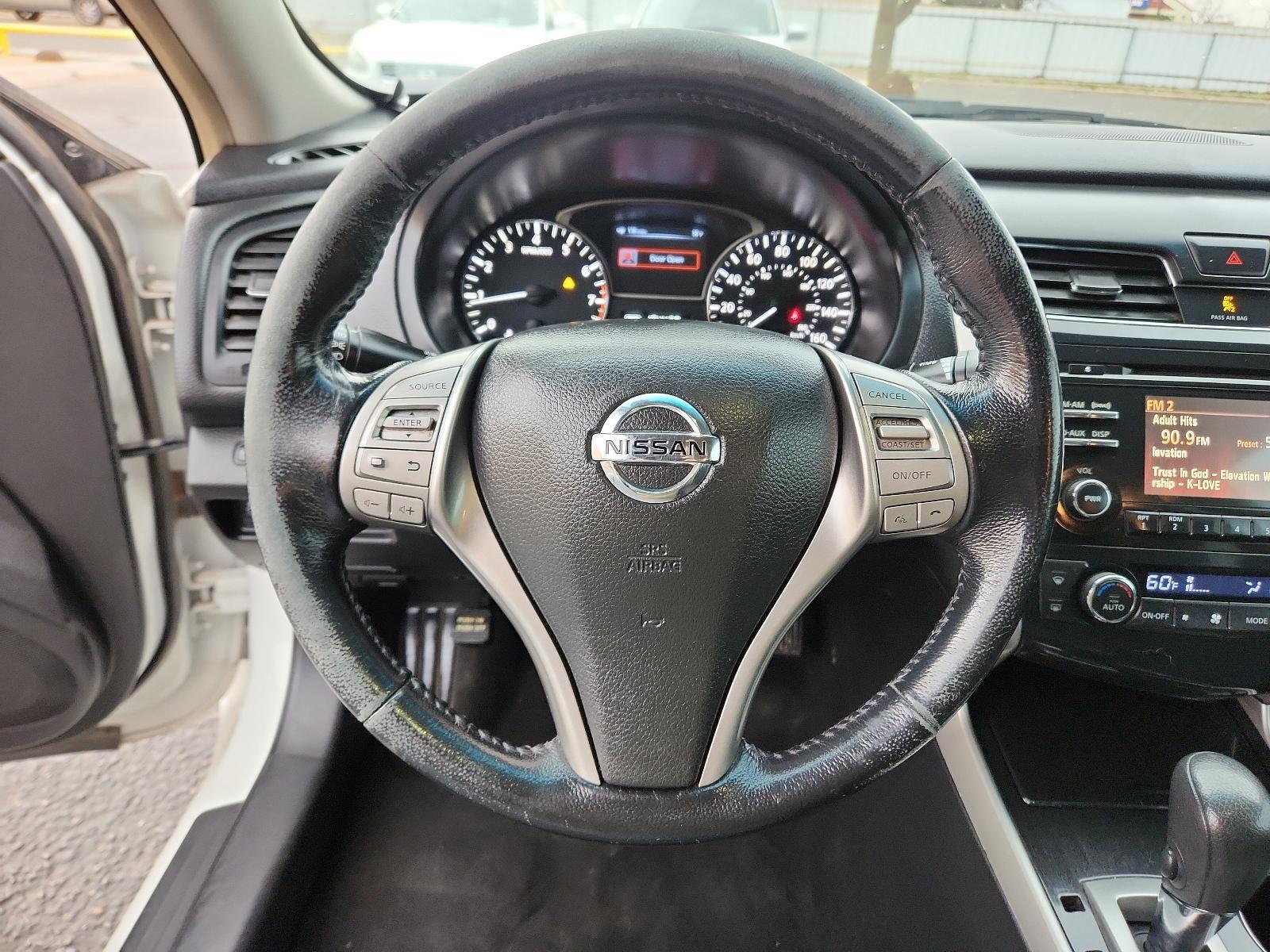 2013 Pearl White /Charcoal Cloth Interior Nissan Altima 2.5 SV (1N4AL3AP2DN) with an 2.5L DOHC 16-valve I4 engine engine, located at 4711 Ave Q, Lubbock, TX, 79412, (806) 687-2362, 33.551304, -101.855293 - Photo #17