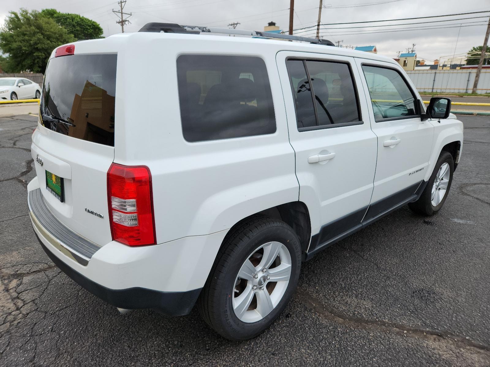 2012 Bright White /Dark Slate Gray Leather Interior Jeep Patriot Limited (1C4NJPCB9CD) with an 2.4L DOHC 16V I4 DUAL-VVT ENGINE engine, located at 4711 Ave Q, Lubbock, TX, 79412, (806) 687-2362, 33.551304, -101.855293 - Photo #4
