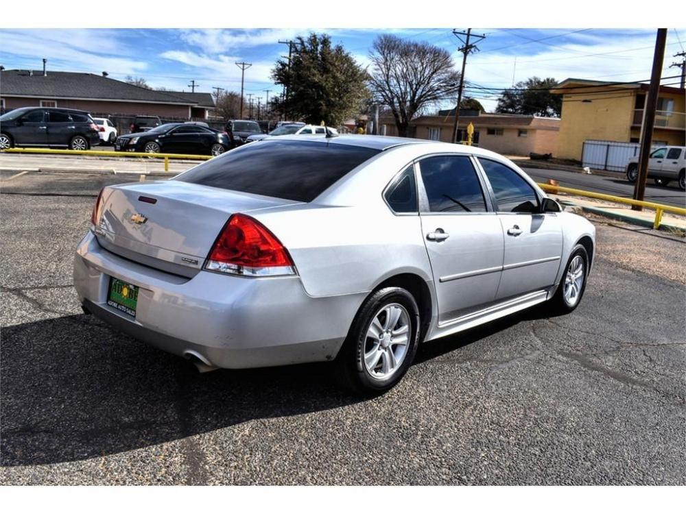 2013 SILVER ICE METALLIC /GRAY CLOTH INTERIOR Chevrolet Impala 4dr Sdn LS Retail (2G1WA5E35D1) with an 3.6L V6 DOHC 16V FFV engine, 6-SPEED AUTOMATIC transmission, located at 4711 Ave Q, Lubbock, TX, 79412, (806) 687-2362, 33.551304, -101.855293 - Photo #4
