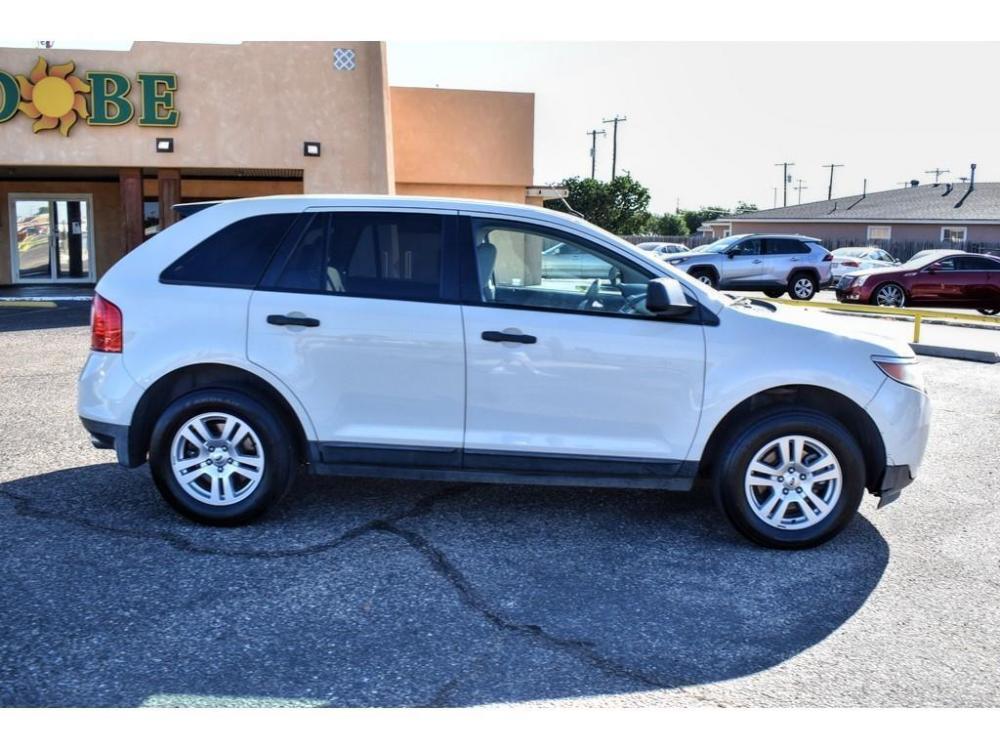 2011 INGOT SILVER METALLIC /CHARCOAL BLACK CLOTH INTERIOR Ford Edge (2FMDK3GC5BB) with an 3.5L V6 DOHC 24V engine, 6-SPEED AUTOMATIC transmission, located at 4711 Ave Q, Lubbock, TX, 79412, (806) 687-2362, 33.551304, -101.855293 - Photo #5