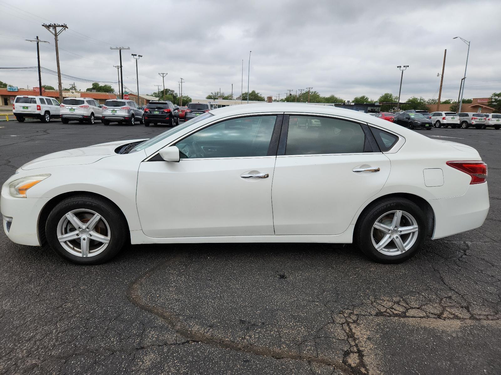 2013 Pearl White /Charcoal Cloth Interior Nissan Altima 2.5 S (1N4AL3AP8DC) with an 2.5L DOHC 16-valve I4 engine engine, located at 4711 Ave Q, Lubbock, TX, 79412, (806) 687-2362, 33.551304, -101.855293 - Photo #1