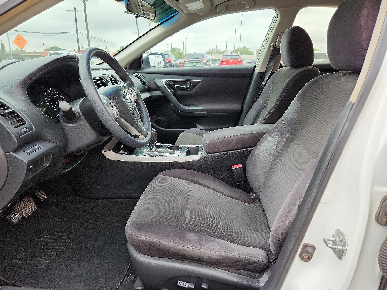 2013 Pearl White /Charcoal Cloth Interior Nissan Altima 2.5 S (1N4AL3AP8DC) with an 2.5L DOHC 16-valve I4 engine engine, located at 4711 Ave Q, Lubbock, TX, 79412, (806) 687-2362, 33.551304, -101.855293 - Photo #21