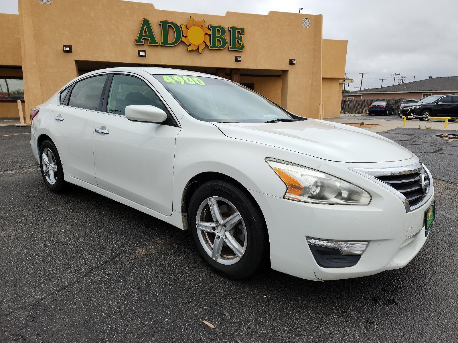 2013 Pearl White /Charcoal Cloth Interior Nissan Altima 2.5 S (1N4AL3AP8DC) with an 2.5L DOHC 16-valve I4 engine engine, located at 4711 Ave Q, Lubbock, TX, 79412, (806) 687-2362, 33.551304, -101.855293 - Photo #5