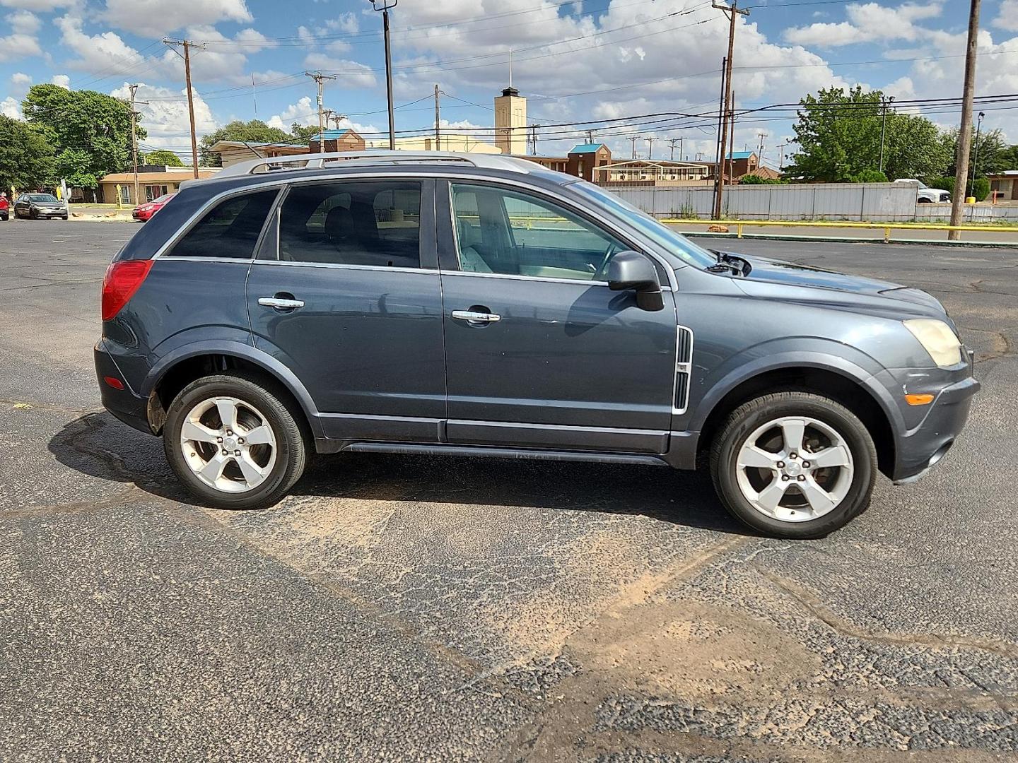2013 GRAY Chevrolet Captiva Sport LTZ (3GNAL4EK6DS) with an ECOTEC 2.4L I-4 gasoline direct injection, DOHC, variable valve control, regular unleaded, engine with 180HP engine, located at 4711 Ave Q, Lubbock, TX, 79412, (806) 687-2362, 33.551304, -101.855293 - Photo#4