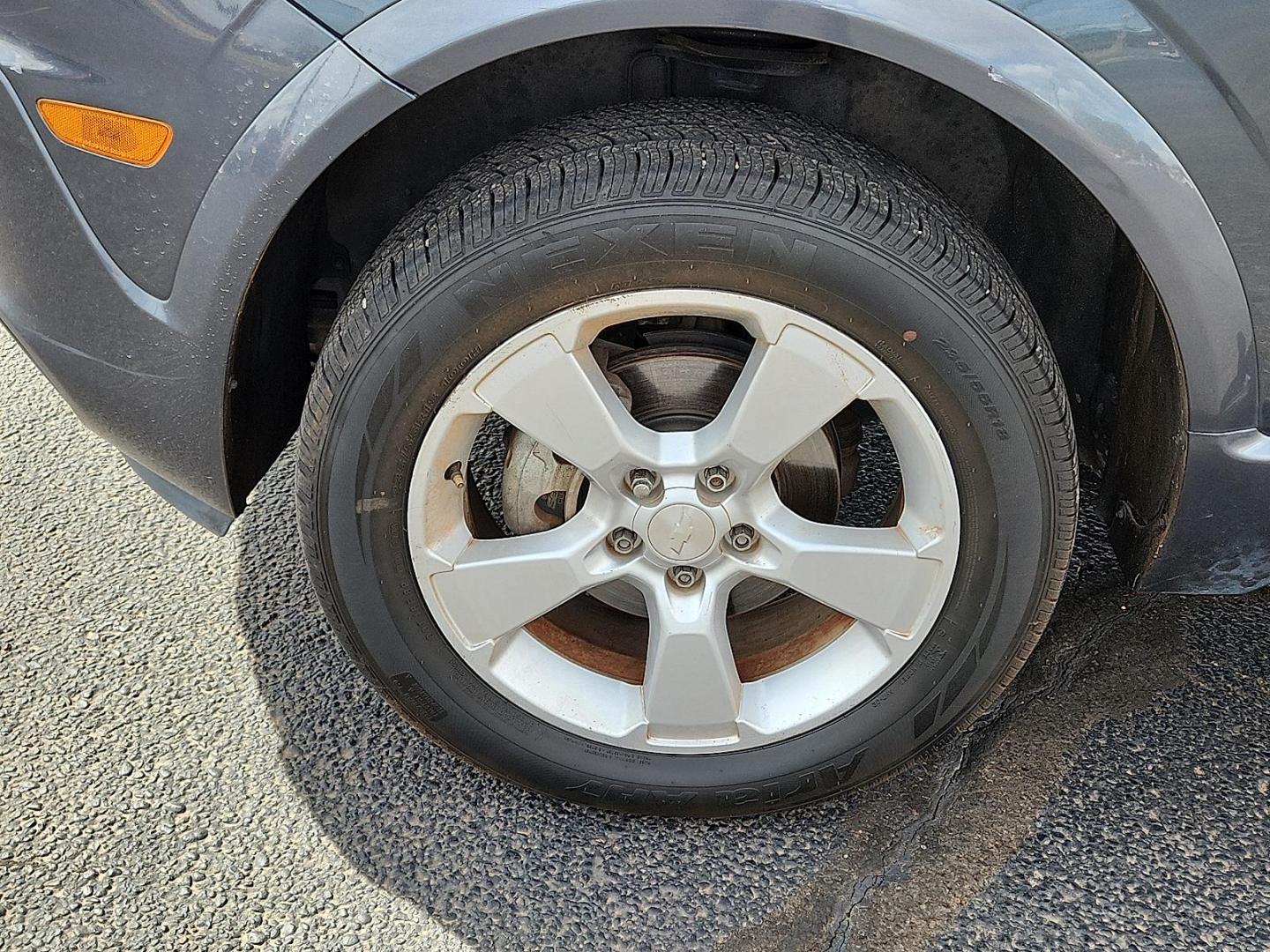 2013 GRAY Chevrolet Captiva Sport LTZ (3GNAL4EK6DS) with an ECOTEC 2.4L I-4 gasoline direct injection, DOHC, variable valve control, regular unleaded, engine with 180HP engine, located at 4711 Ave Q, Lubbock, TX, 79412, (806) 687-2362, 33.551304, -101.855293 - Photo#6