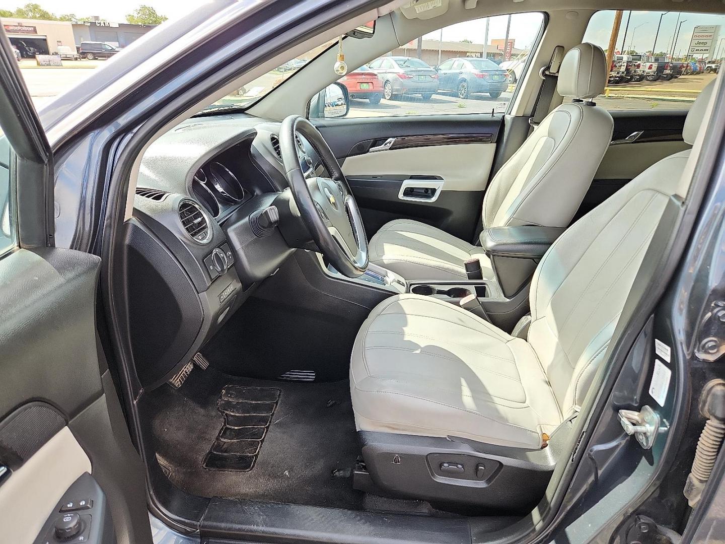 2013 GRAY Chevrolet Captiva Sport LTZ (3GNAL4EK6DS) with an ECOTEC 2.4L I-4 gasoline direct injection, DOHC, variable valve control, regular unleaded, engine with 180HP engine, located at 4711 Ave Q, Lubbock, TX, 79412, (806) 687-2362, 33.551304, -101.855293 - Photo#11