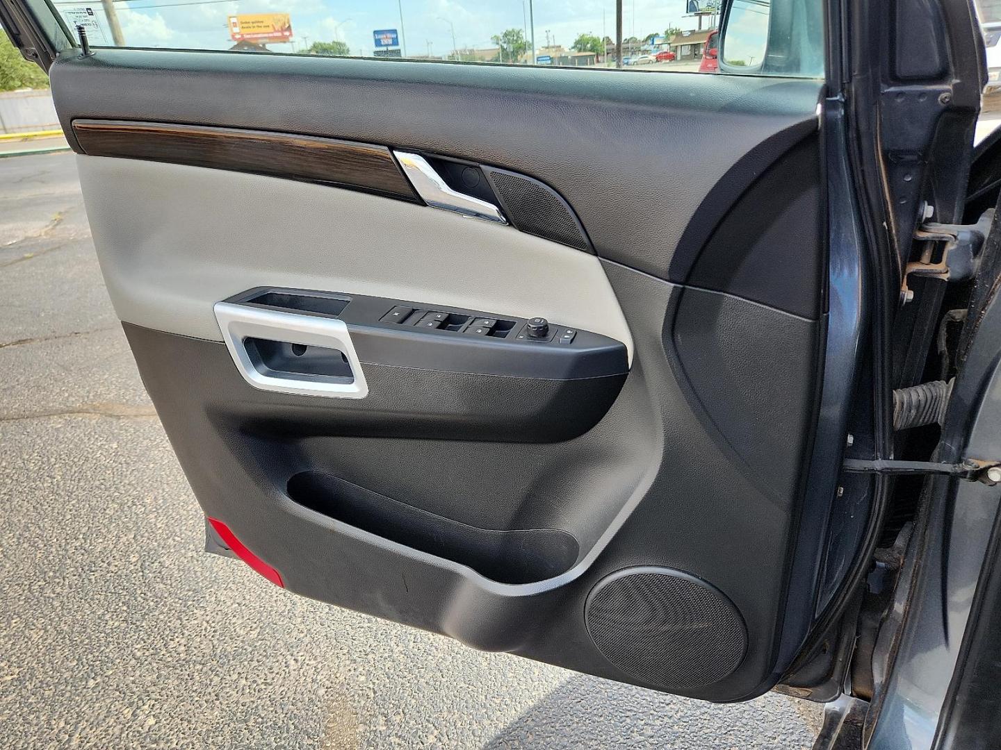 2013 GRAY Chevrolet Captiva Sport LTZ (3GNAL4EK6DS) with an ECOTEC 2.4L I-4 gasoline direct injection, DOHC, variable valve control, regular unleaded, engine with 180HP engine, located at 4711 Ave Q, Lubbock, TX, 79412, (806) 687-2362, 33.551304, -101.855293 - Photo#12