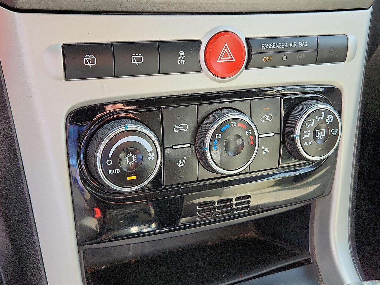 2013 GRAY Chevrolet Captiva Sport LTZ (3GNAL4EK6DS) with an ECOTEC 2.4L I-4 gasoline direct injection, DOHC, variable valve control, regular unleaded, engine with 180HP engine, located at 4711 Ave Q, Lubbock, TX, 79412, (806) 687-2362, 33.551304, -101.855293 - Photo#14