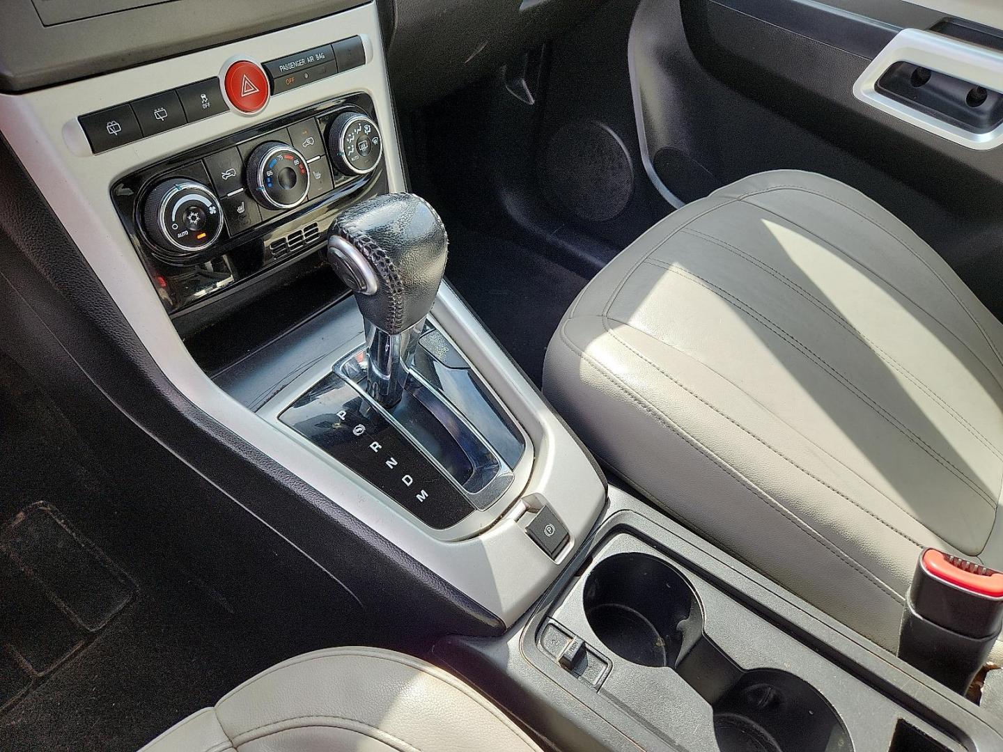 2013 GRAY Chevrolet Captiva Sport LTZ (3GNAL4EK6DS) with an ECOTEC 2.4L I-4 gasoline direct injection, DOHC, variable valve control, regular unleaded, engine with 180HP engine, located at 4711 Ave Q, Lubbock, TX, 79412, (806) 687-2362, 33.551304, -101.855293 - Photo#17