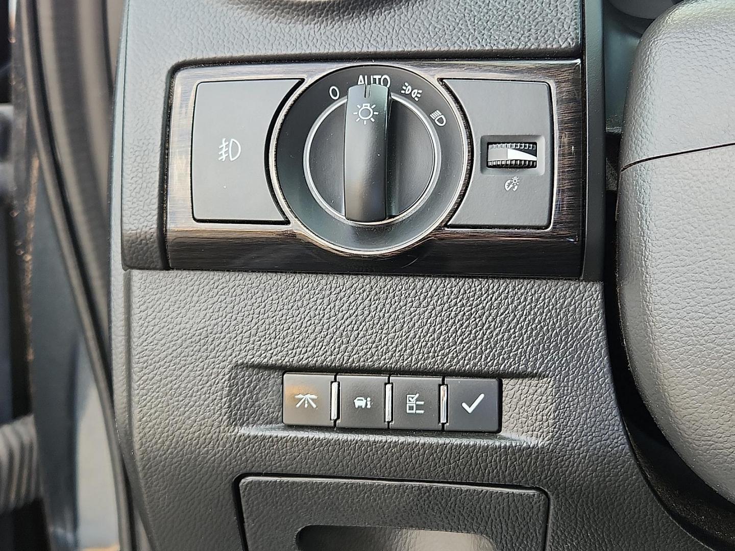 2013 GRAY Chevrolet Captiva Sport LTZ (3GNAL4EK6DS) with an ECOTEC 2.4L I-4 gasoline direct injection, DOHC, variable valve control, regular unleaded, engine with 180HP engine, located at 4711 Ave Q, Lubbock, TX, 79412, (806) 687-2362, 33.551304, -101.855293 - Photo#18