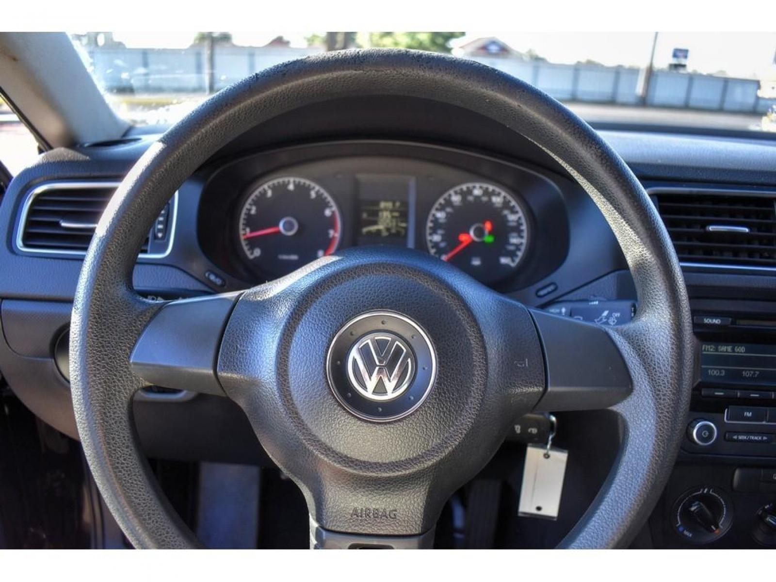 2014 BLACK UNI /TITAN BLACK Volkswagen Jetta Sedan S (3VW2K7AJ7EM) with an Engine: 2.0L I-4 SOHC engine, 6-SPEED AUTOMATIC transmission, located at 4711 Ave Q, Lubbock, TX, 79412, (806) 687-2362, 33.551304, -101.855293 - Photo #28