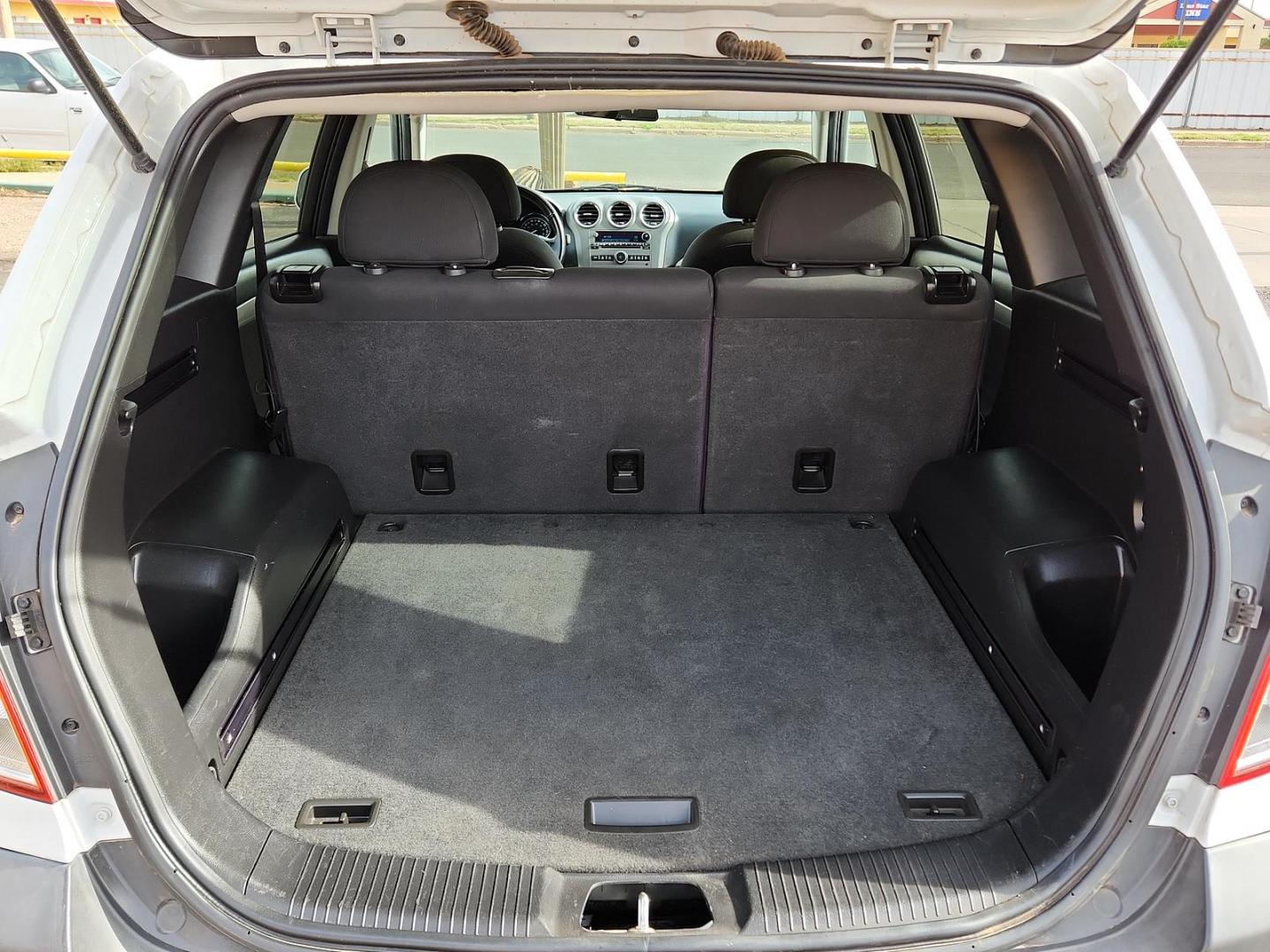 2012 Arctic Ice /Black Chevrolet Captiva Sport 2LS (3GNAL2EK3CS) with an Ecotec 2.4L I-4 gasoline direct injection, DOHC, variable valve control, regular unleaded, engine with 182HP engine, located at 4711 Ave Q, Lubbock, TX, 79412, (806) 687-2362, 33.551304, -101.855293 - Photo#9