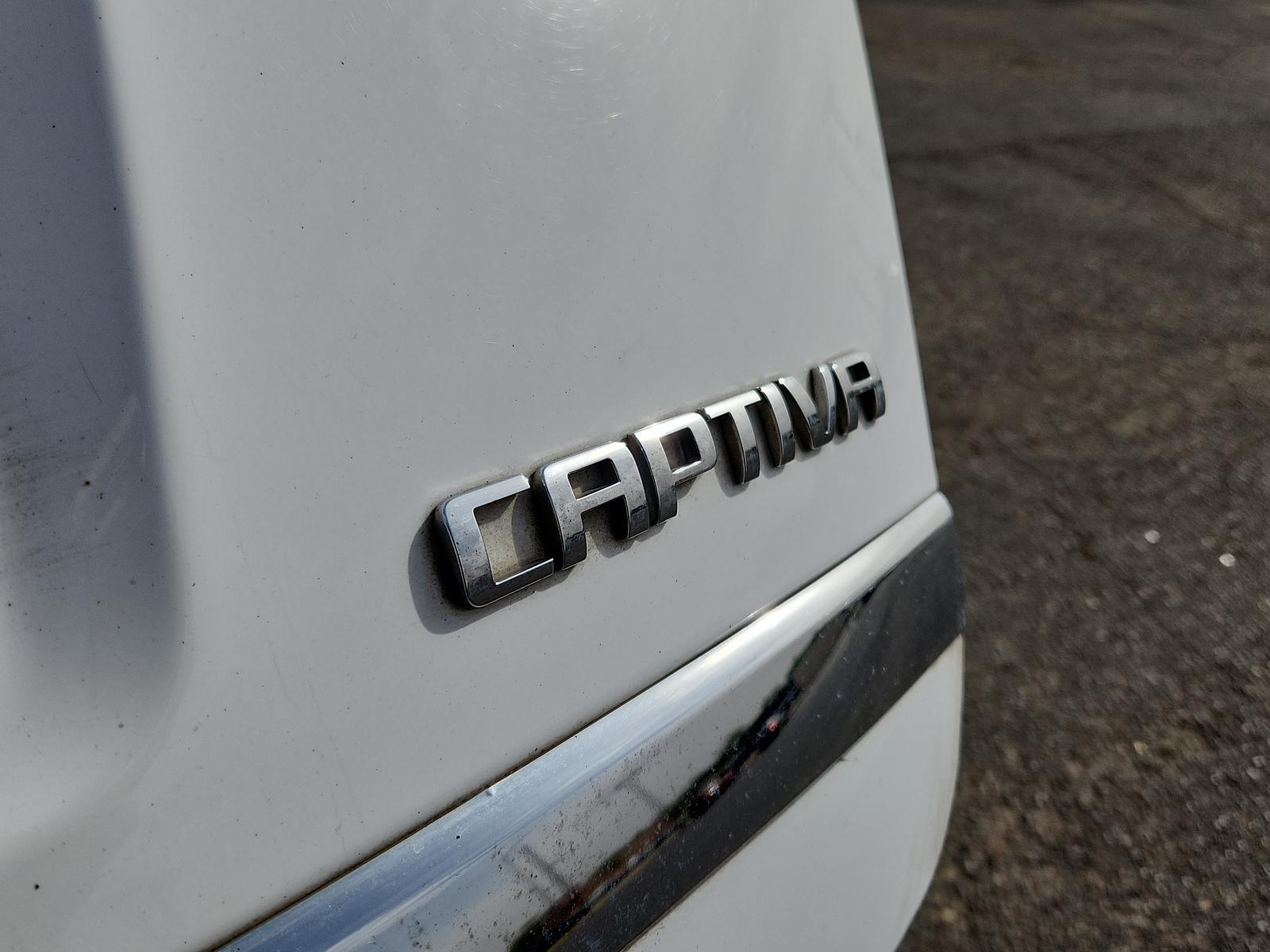 2012 Arctic Ice /Black Chevrolet Captiva Sport Fleet LS w/2LS (3GNAL2EK3CS) with an ENGINE, 2.4L DOHC 4-CYLINDER SIDI (SPARK IGNITION DIRECT INJECTION) engine, located at 4711 Ave Q, Lubbock, TX, 79412, (806) 687-2362, 33.551304, -101.855293 - Photo #10