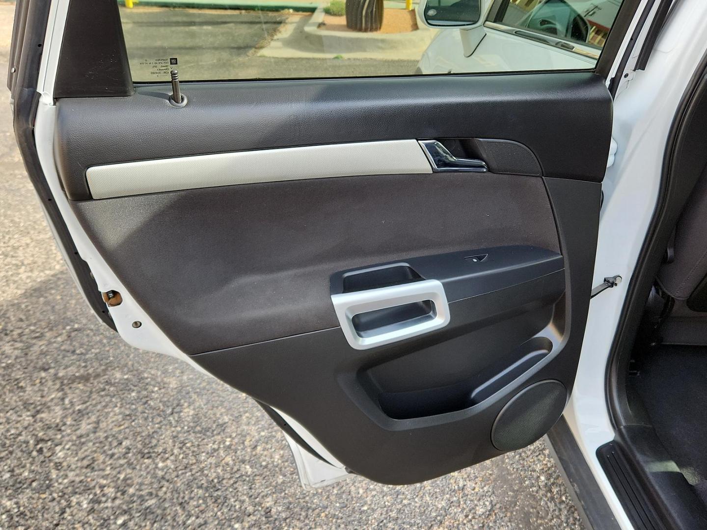 2012 Arctic Ice /Black Chevrolet Captiva Sport 2LS (3GNAL2EK3CS) with an Ecotec 2.4L I-4 gasoline direct injection, DOHC, variable valve control, regular unleaded, engine with 182HP engine, located at 4711 Ave Q, Lubbock, TX, 79412, (806) 687-2362, 33.551304, -101.855293 - Photo#11