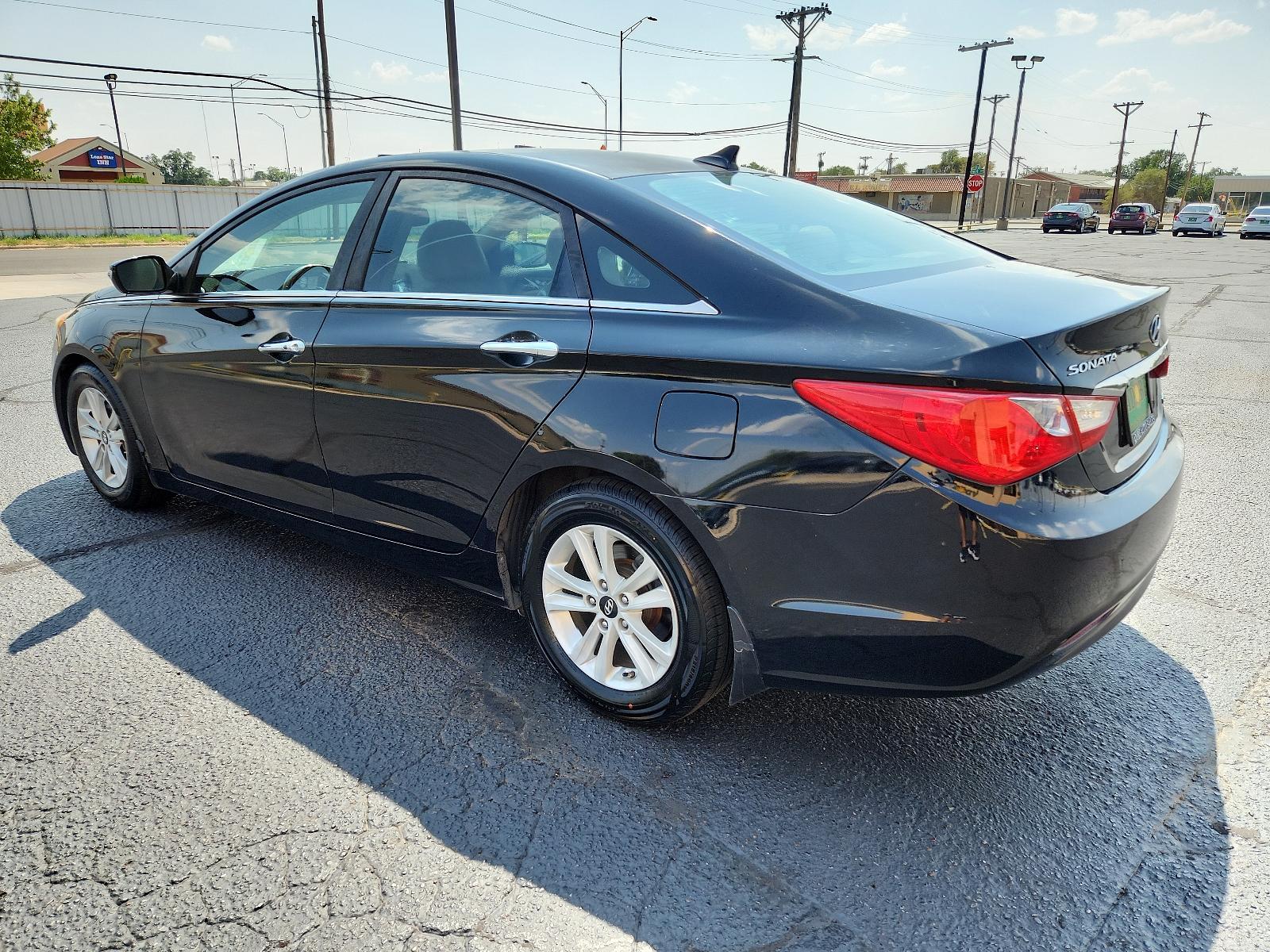 2011 Phantom Black Metallic /Black Leather Interior Hyundai Sonata Ltd PZEV (5NPEC4ACXBH) with an 2.4L DOHC 16-valve I4 GDI engine engine, located at 4711 Ave Q, Lubbock, TX, 79412, (806) 687-2362, 33.551304, -101.855293 - Photo #4