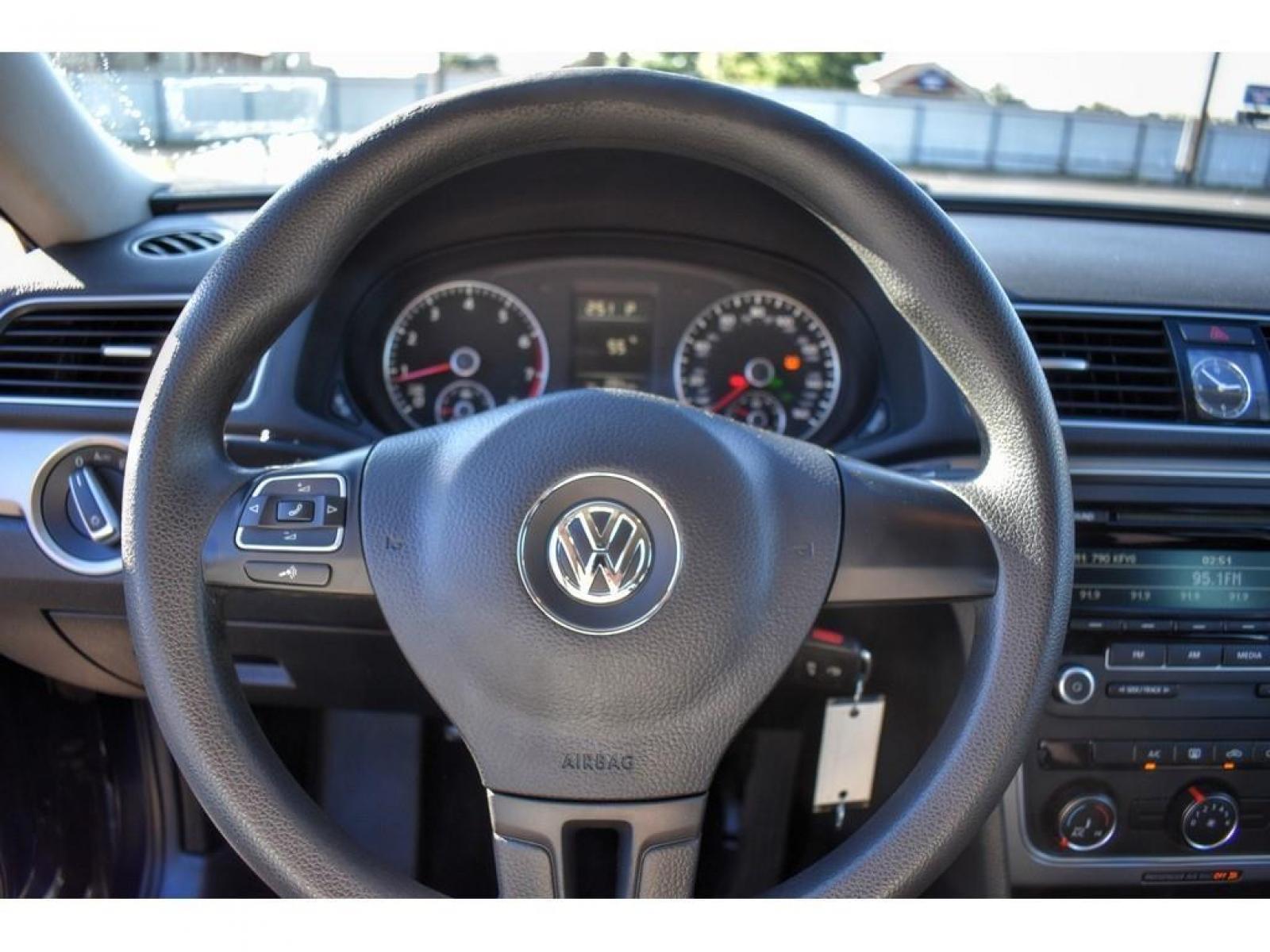 2015 NIGHT BLUE METALLIC /TITAN BLACK, CLOTH Volkswagen Passat 4dr Sdn 1.8T Auto S PZEV (1VWAT7A36FC) with an Engine: 1.8L 4-Cylinder DOHC engine, 6-SPEED AUTOMATIC transmission, located at 4711 Ave Q, Lubbock, TX, 79412, (806) 687-2362, 33.551304, -101.855293 - Photo #28