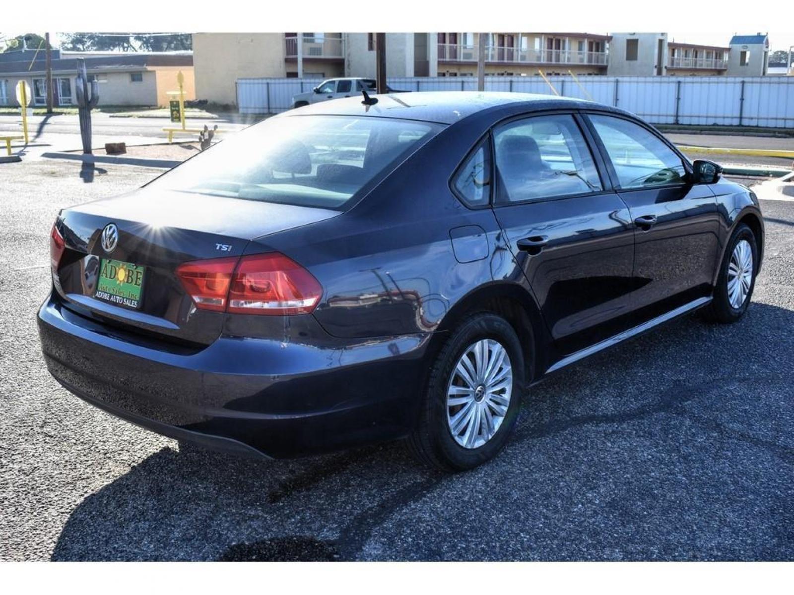 2015 NIGHT BLUE METALLIC /TITAN BLACK, CLOTH Volkswagen Passat 4dr Sdn 1.8T Auto S PZEV (1VWAT7A36FC) with an Engine: 1.8L 4-Cylinder DOHC engine, 6-SPEED AUTOMATIC transmission, located at 4711 Ave Q, Lubbock, TX, 79412, (806) 687-2362, 33.551304, -101.855293 - Photo #4