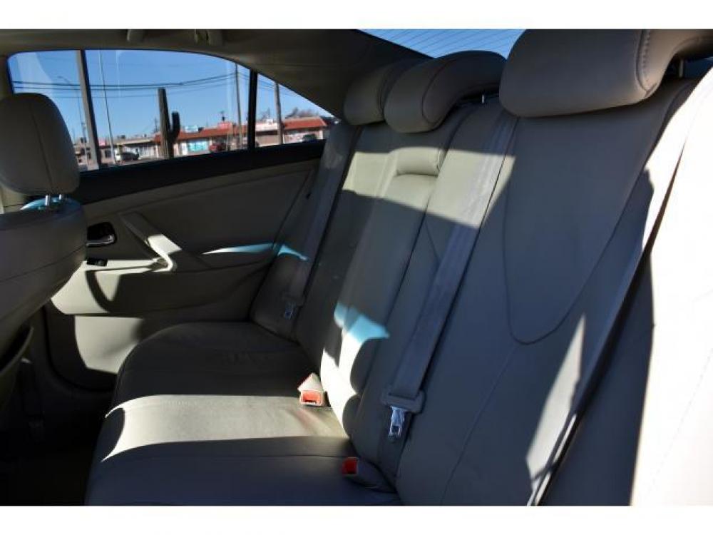 2008 SUPER WHITE /BISQUE CLOTH INTERIOR Toyota Camry Hybrid 4dr Sdn (Natl) (4T1BB46K08U) with an 2.4L L4 DOHC 16V HYBRID engine, CONTINUOUSLY VARIABLE TRANSMISSION transmission, located at 4711 Ave Q, Lubbock, TX, 79412, (806) 687-2362, 33.551304, -101.855293 - Photo #13
