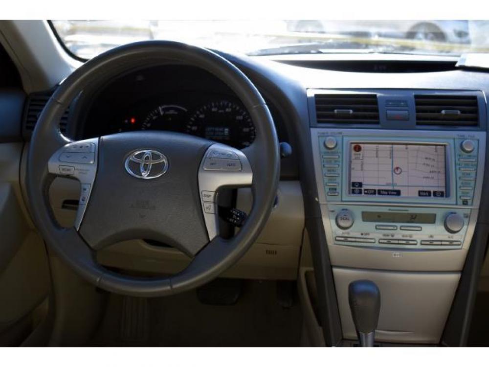 2008 SUPER WHITE /BISQUE CLOTH INTERIOR Toyota Camry Hybrid 4dr Sdn (Natl) (4T1BB46K08U) with an 2.4L L4 DOHC 16V HYBRID engine, CONTINUOUSLY VARIABLE TRANSMISSION transmission, located at 4711 Ave Q, Lubbock, TX, 79412, (806) 687-2362, 33.551304, -101.855293 - Photo #14
