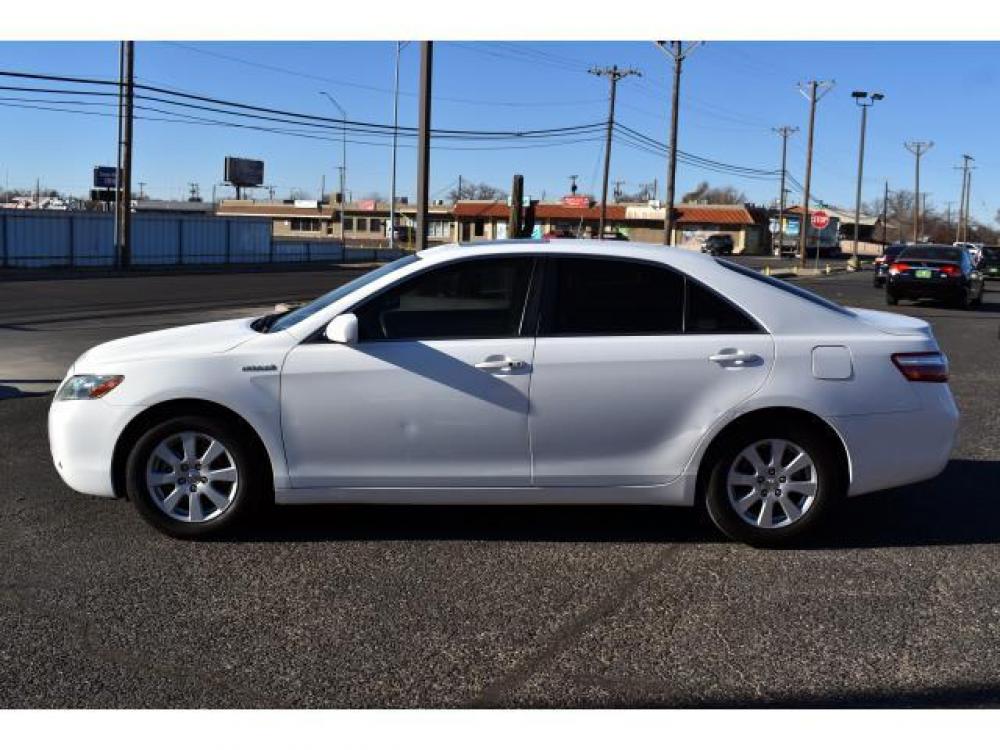 2008 SUPER WHITE /BISQUE CLOTH INTERIOR Toyota Camry Hybrid 4dr Sdn (Natl) (4T1BB46K08U) with an 2.4L L4 DOHC 16V HYBRID engine, CONTINUOUSLY VARIABLE TRANSMISSION transmission, located at 4711 Ave Q, Lubbock, TX, 79412, (806) 687-2362, 33.551304, -101.855293 - Photo #1