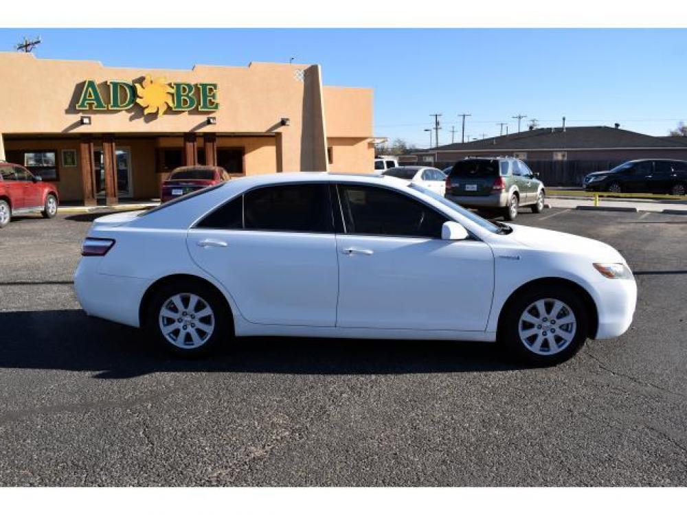 2008 SUPER WHITE /BISQUE CLOTH INTERIOR Toyota Camry Hybrid 4dr Sdn (Natl) (4T1BB46K08U) with an 2.4L L4 DOHC 16V HYBRID engine, CONTINUOUSLY VARIABLE TRANSMISSION transmission, located at 4711 Ave Q, Lubbock, TX, 79412, (806) 687-2362, 33.551304, -101.855293 - Photo #5