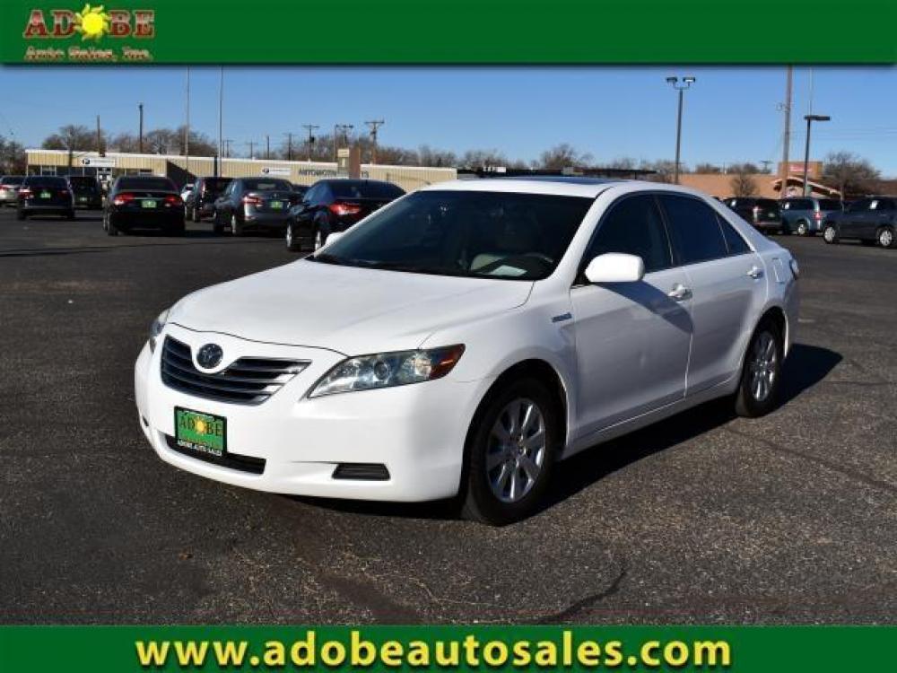 2008 SUPER WHITE /BISQUE CLOTH INTERIOR Toyota Camry Hybrid 4dr Sdn (Natl) (4T1BB46K08U) with an 2.4L DOHC VVT-i 16-valve aluminum alloy 4-cyl engine engine, ELECTRONIC CONTROLLED CONTINUOUSLY VARIABLE TRANSMISSION transmission, located at 4711 Ave Q, Lubbock, TX, 79412, (806) 687-2362, 33.551304, -101.855293 - Photo #0