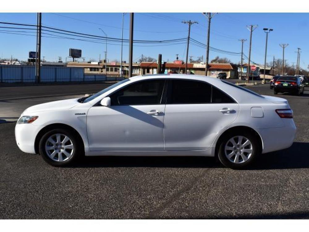 2008 SUPER WHITE /BISQUE CLOTH INTERIOR Toyota Camry Hybrid 4dr Sdn (Natl) (4T1BB46K08U) with an 2.4L DOHC VVT-i 16-valve aluminum alloy 4-cyl engine engine, ELECTRONIC CONTROLLED CONTINUOUSLY VARIABLE TRANSMISSION transmission, located at 4711 Ave Q, Lubbock, TX, 79412, (806) 687-2362, 33.551304, -101.855293 - Photo #1