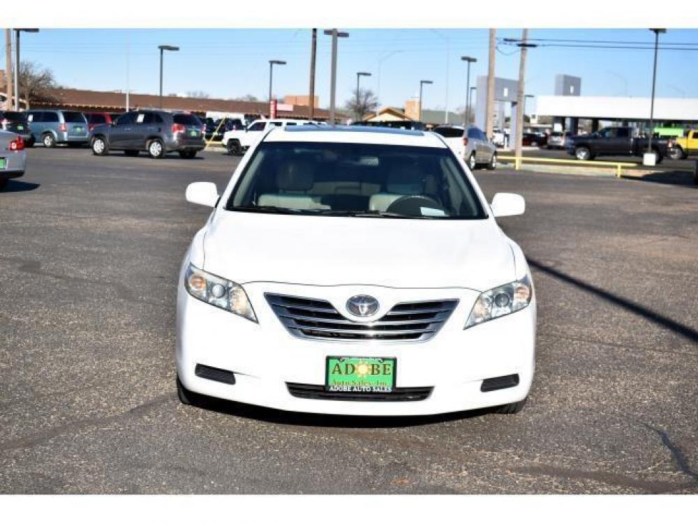 2008 SUPER WHITE /BISQUE CLOTH INTERIOR Toyota Camry Hybrid 4dr Sdn (Natl) (4T1BB46K08U) with an 2.4L DOHC VVT-i 16-valve aluminum alloy 4-cyl engine engine, ELECTRONIC CONTROLLED CONTINUOUSLY VARIABLE TRANSMISSION transmission, located at 4711 Ave Q, Lubbock, TX, 79412, (806) 687-2362, 33.551304, -101.855293 - Photo #7