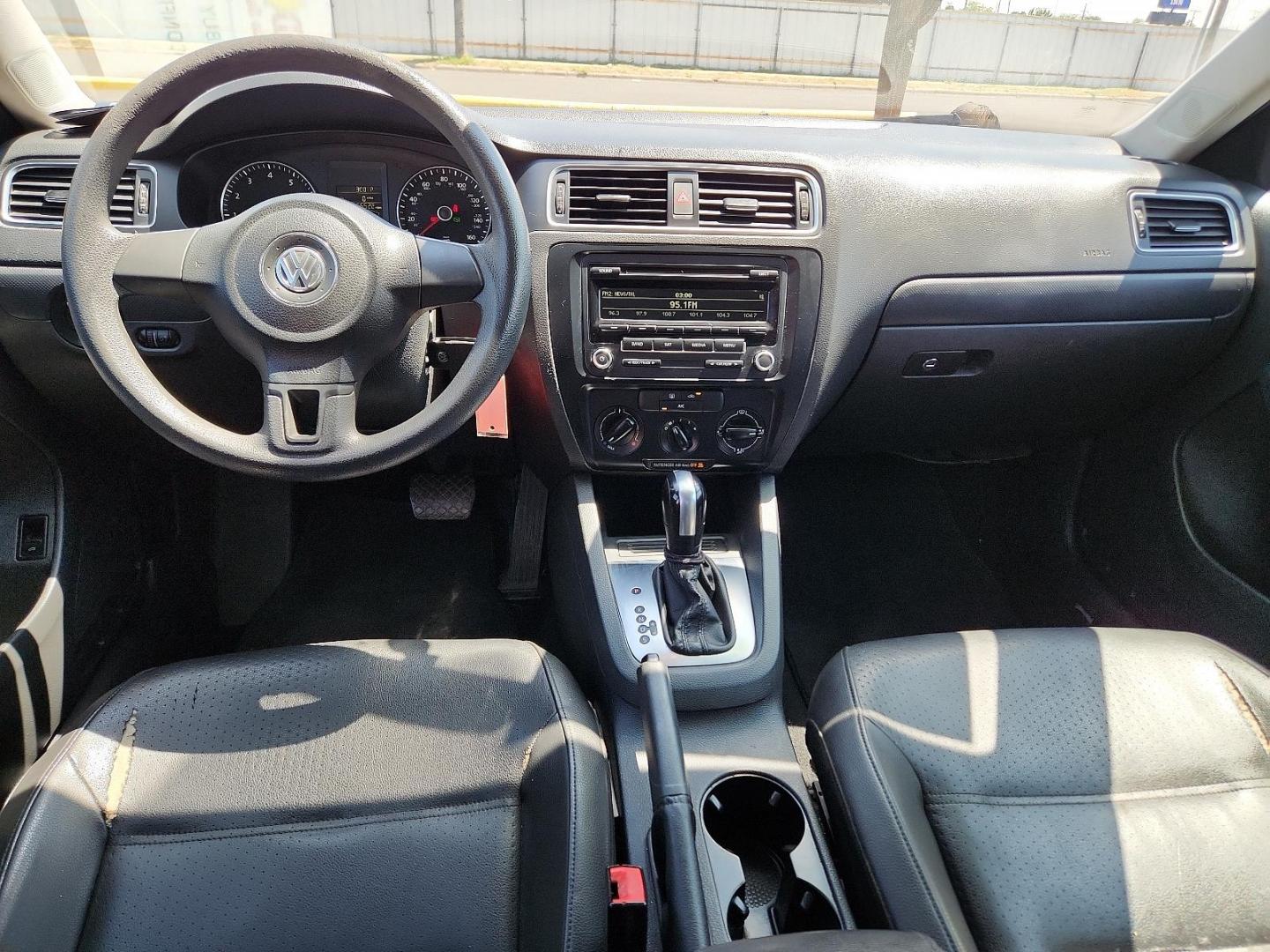 2014 Tempest Blue Metallic /Titan Black Volkswagen Jetta Sedan SE (3VWD17AJ9EM) with an Engine: 1.8L l-4 DOHC engine, located at 4711 Ave Q, Lubbock, TX, 79412, (806) 687-2362, 33.551304, -101.855293 - Photo#10