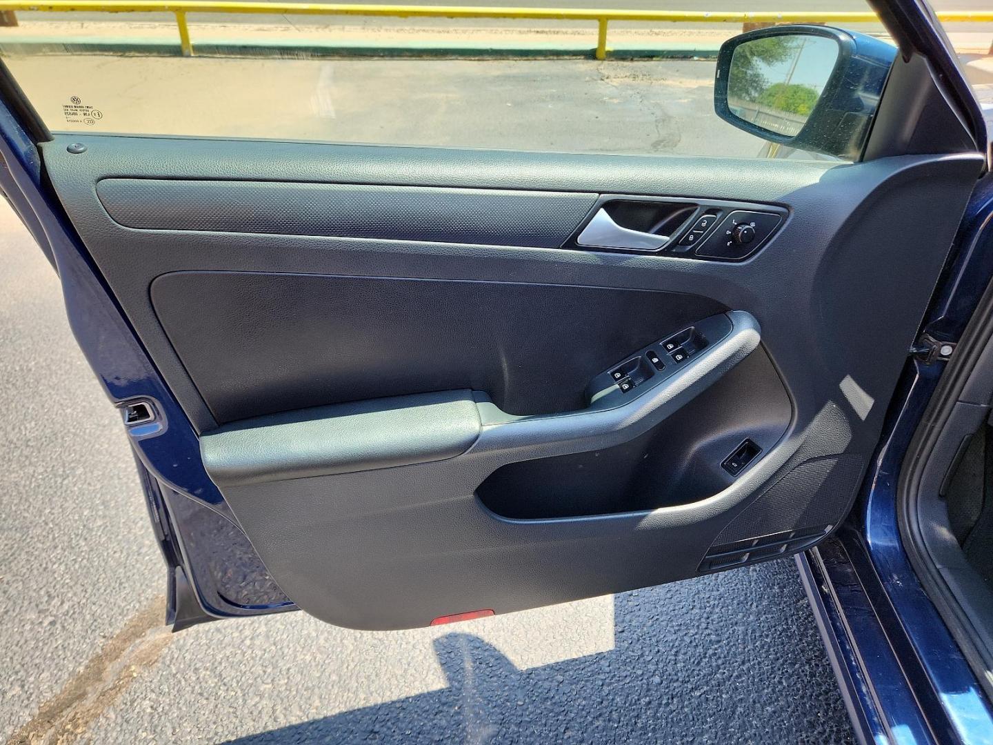 2014 Tempest Blue Metallic /Titan Black Volkswagen Jetta Sedan SE (3VWD17AJ9EM) with an Engine: 1.8L l-4 DOHC engine, located at 4711 Ave Q, Lubbock, TX, 79412, (806) 687-2362, 33.551304, -101.855293 - Photo#11