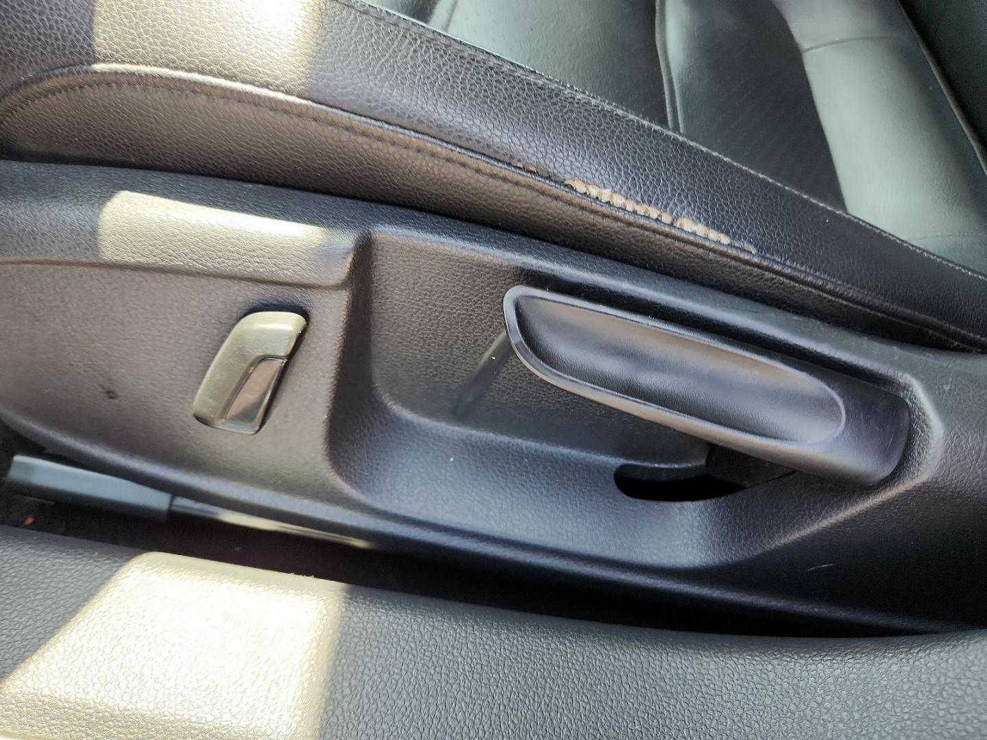 2014 Tempest Blue Metallic /Titan Black Volkswagen Jetta Sedan SE (3VWD17AJ9EM) with an Engine: 1.8L l-4 DOHC engine, located at 4711 Ave Q, Lubbock, TX, 79412, (806) 687-2362, 33.551304, -101.855293 - Photo#13