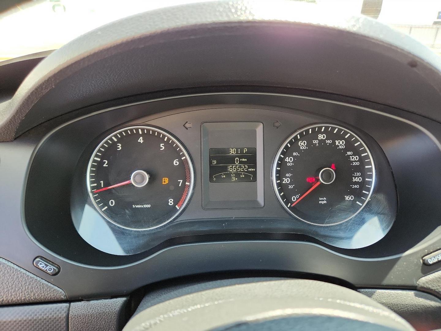 2014 Tempest Blue Metallic /Titan Black Volkswagen Jetta Sedan SE (3VWD17AJ9EM) with an Engine: 1.8L l-4 DOHC engine, located at 4711 Ave Q, Lubbock, TX, 79412, (806) 687-2362, 33.551304, -101.855293 - Photo#16
