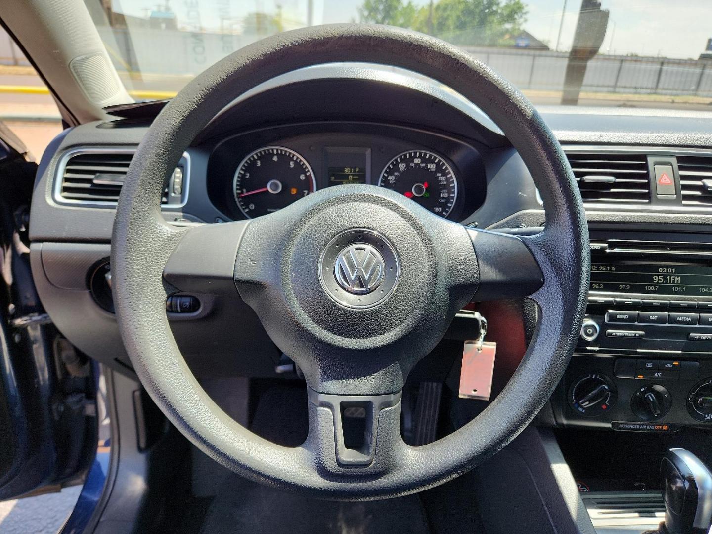 2014 Tempest Blue Metallic /Titan Black Volkswagen Jetta Sedan SE (3VWD17AJ9EM) with an Engine: 1.8L l-4 DOHC engine, located at 4711 Ave Q, Lubbock, TX, 79412, (806) 687-2362, 33.551304, -101.855293 - Photo#17
