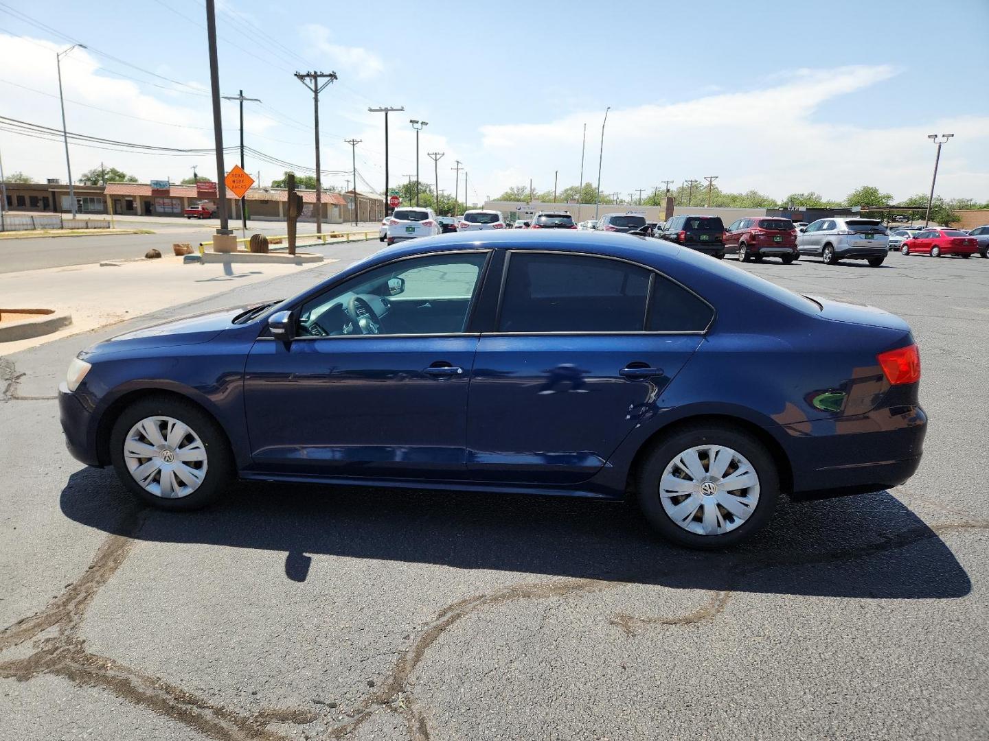 2014 Tempest Blue Metallic /Titan Black Volkswagen Jetta Sedan SE (3VWD17AJ9EM) with an Engine: 1.8L l-4 DOHC engine, located at 4711 Ave Q, Lubbock, TX, 79412, (806) 687-2362, 33.551304, -101.855293 - Photo#1