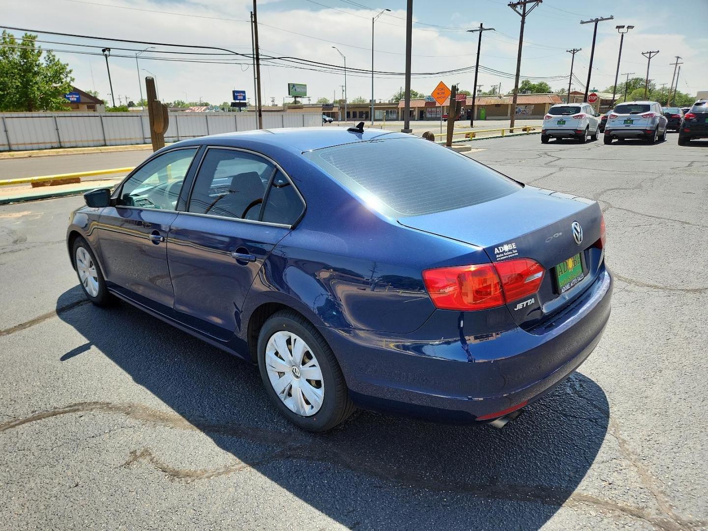 2014 Tempest Blue Metallic /Titan Black Volkswagen Jetta Sedan SE (3VWD17AJ9EM) with an Engine: 1.8L l-4 DOHC engine, located at 4711 Ave Q, Lubbock, TX, 79412, (806) 687-2362, 33.551304, -101.855293 - Photo#2