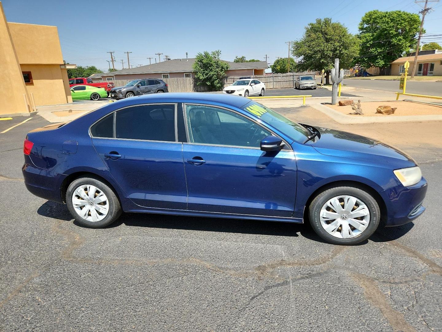 2014 Tempest Blue Metallic /Titan Black Volkswagen Jetta Sedan SE (3VWD17AJ9EM) with an Engine: 1.8L l-4 DOHC engine, located at 4711 Ave Q, Lubbock, TX, 79412, (806) 687-2362, 33.551304, -101.855293 - Photo#5
