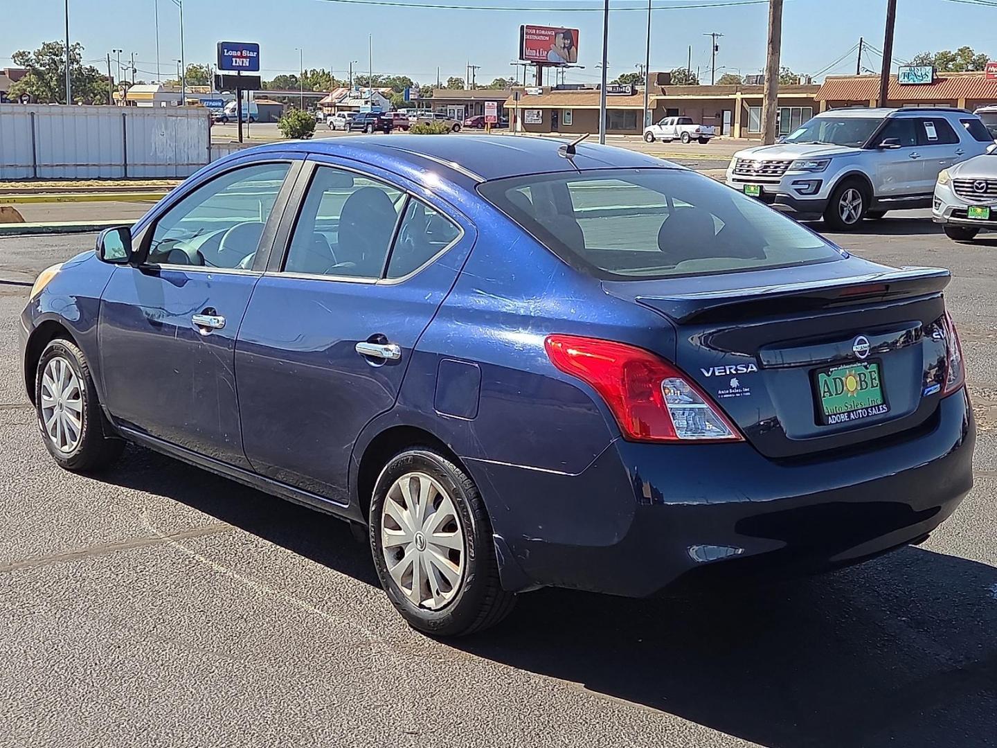 2014 Blue Onyx - B23 /Charcoal - G Nissan Versa 1.6 SV (3N1CN7AP0EL) with an 1.6L I-4 DOHC, variable valve control, regular unleaded, engine with 109HP engine, located at 4711 Ave Q, Lubbock, TX, 79412, (806) 687-2362, 33.551304, -101.855293 - Photo#2