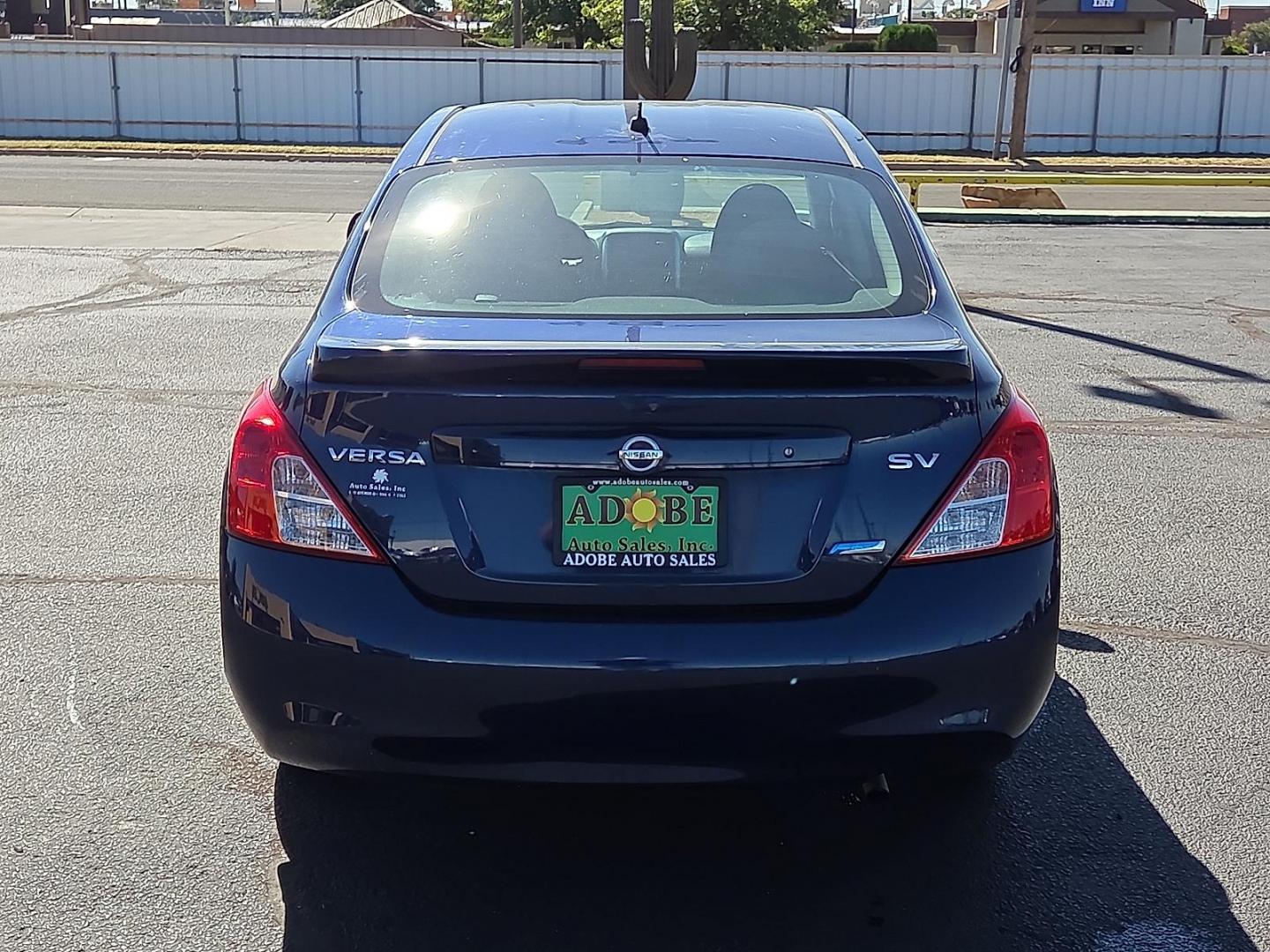 2014 Blue Onyx - B23 /Charcoal - G Nissan Versa 1.6 SV (3N1CN7AP0EL) with an 1.6L I-4 DOHC, variable valve control, regular unleaded, engine with 109HP engine, located at 4711 Ave Q, Lubbock, TX, 79412, (806) 687-2362, 33.551304, -101.855293 - Photo#3