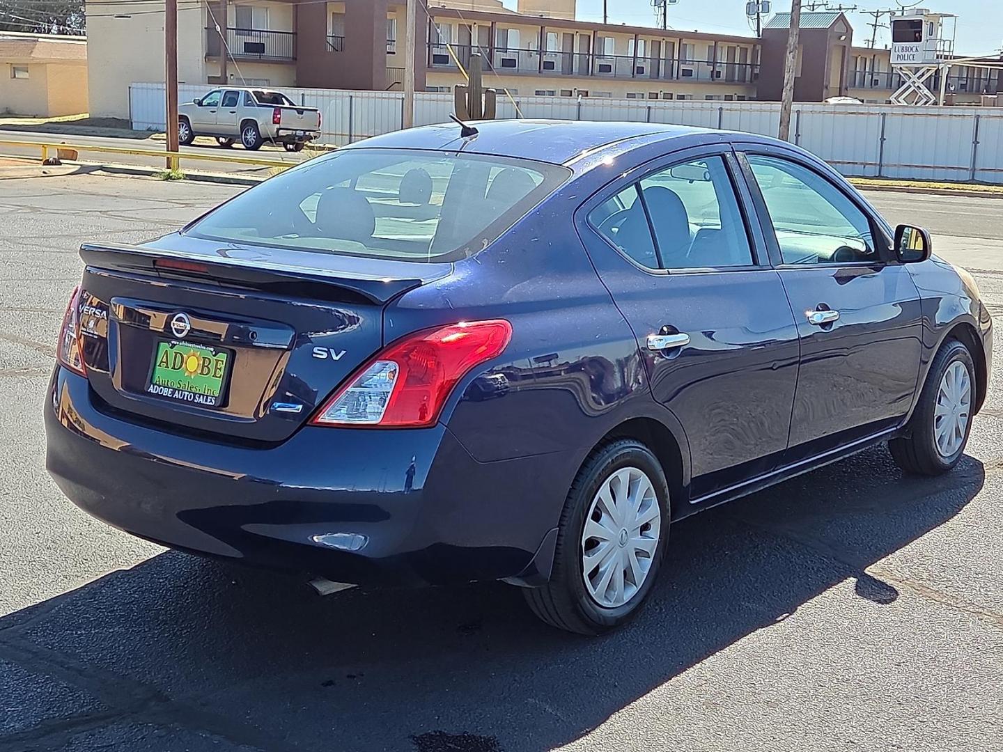 2014 Blue Onyx - B23 /Charcoal - G Nissan Versa 1.6 SV (3N1CN7AP0EL) with an 1.6L I-4 DOHC, variable valve control, regular unleaded, engine with 109HP engine, located at 4711 Ave Q, Lubbock, TX, 79412, (806) 687-2362, 33.551304, -101.855293 - Photo#4