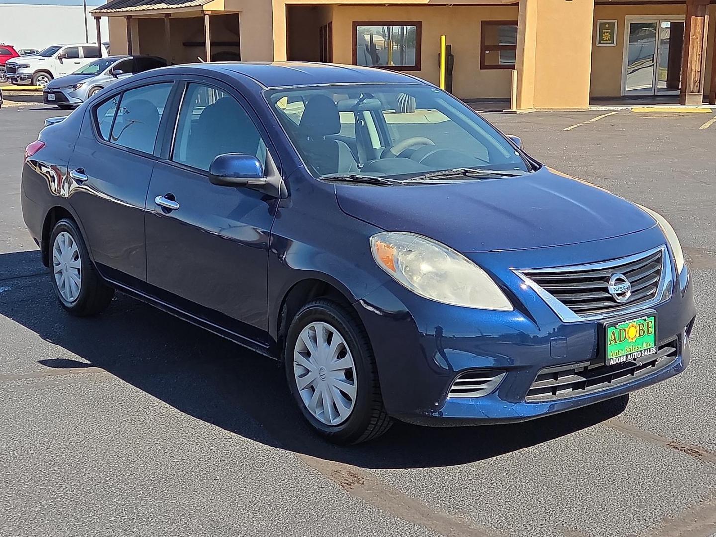 2014 Blue Onyx - B23 /Charcoal - G Nissan Versa 1.6 SV (3N1CN7AP0EL) with an 1.6L I-4 DOHC, variable valve control, regular unleaded, engine with 109HP engine, located at 4711 Ave Q, Lubbock, TX, 79412, (806) 687-2362, 33.551304, -101.855293 - Photo#6