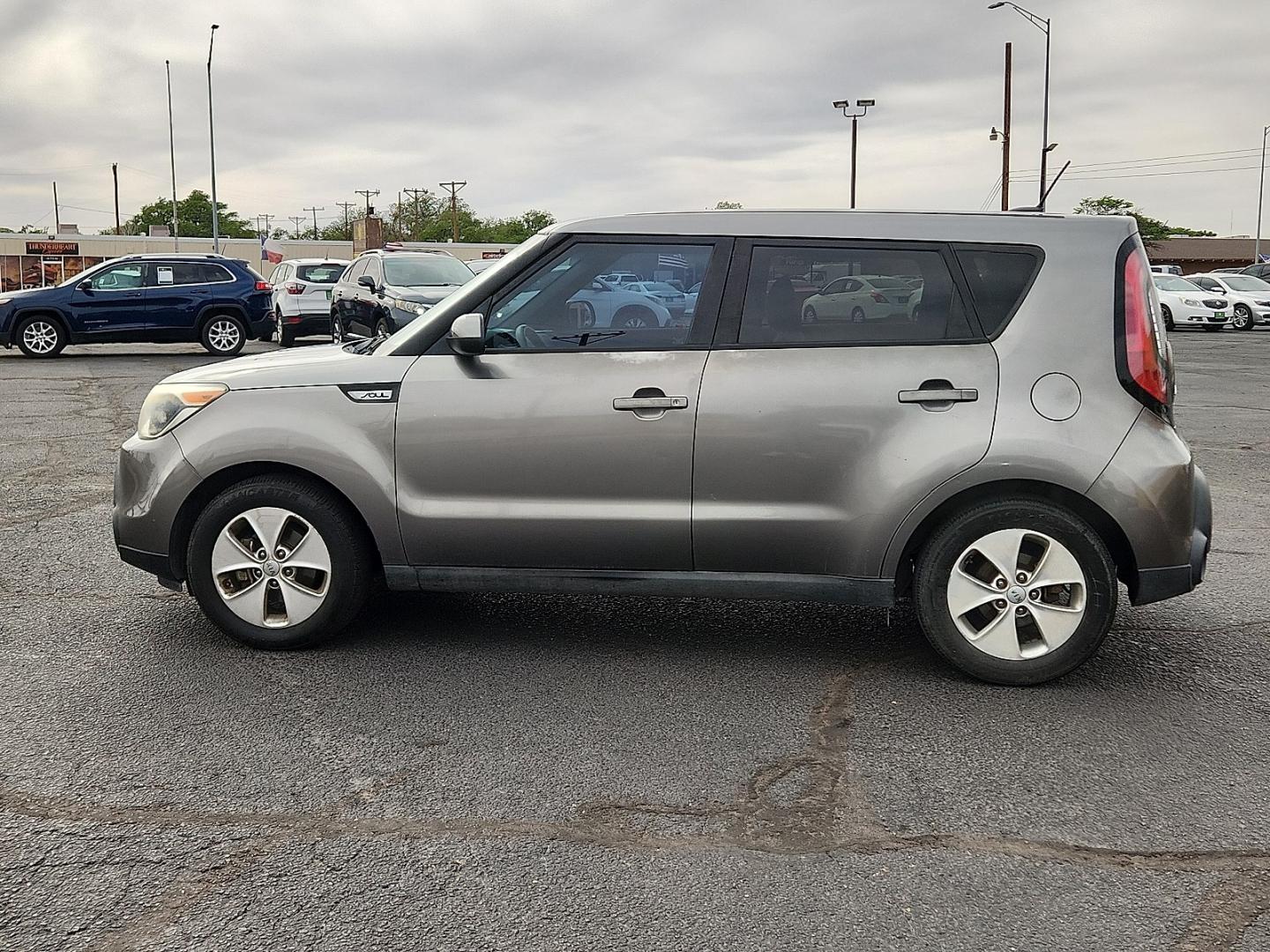 2015 GRAY /Black - EQ Kia Soul (KNDJN2A25F7) with an Gamma 1.6L I-4 gasoline direct injection, DOHC, variable valve control, regular unleaded, engine with 130HP engine, located at 4711 Ave Q, Lubbock, TX, 79412, (806) 687-2362, 33.551304, -101.855293 - Photo#1