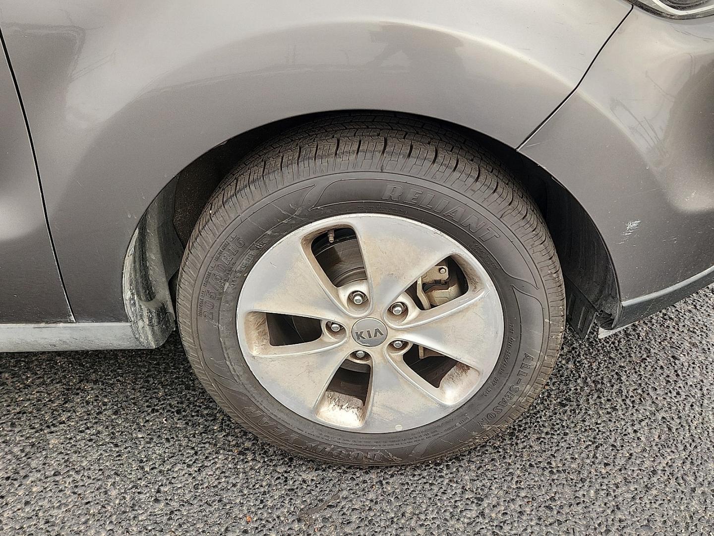 2015 GRAY /Black - EQ Kia Soul (KNDJN2A25F7) with an Gamma 1.6L I-4 gasoline direct injection, DOHC, variable valve control, regular unleaded, engine with 130HP engine, located at 4711 Ave Q, Lubbock, TX, 79412, (806) 687-2362, 33.551304, -101.855293 - Photo#7