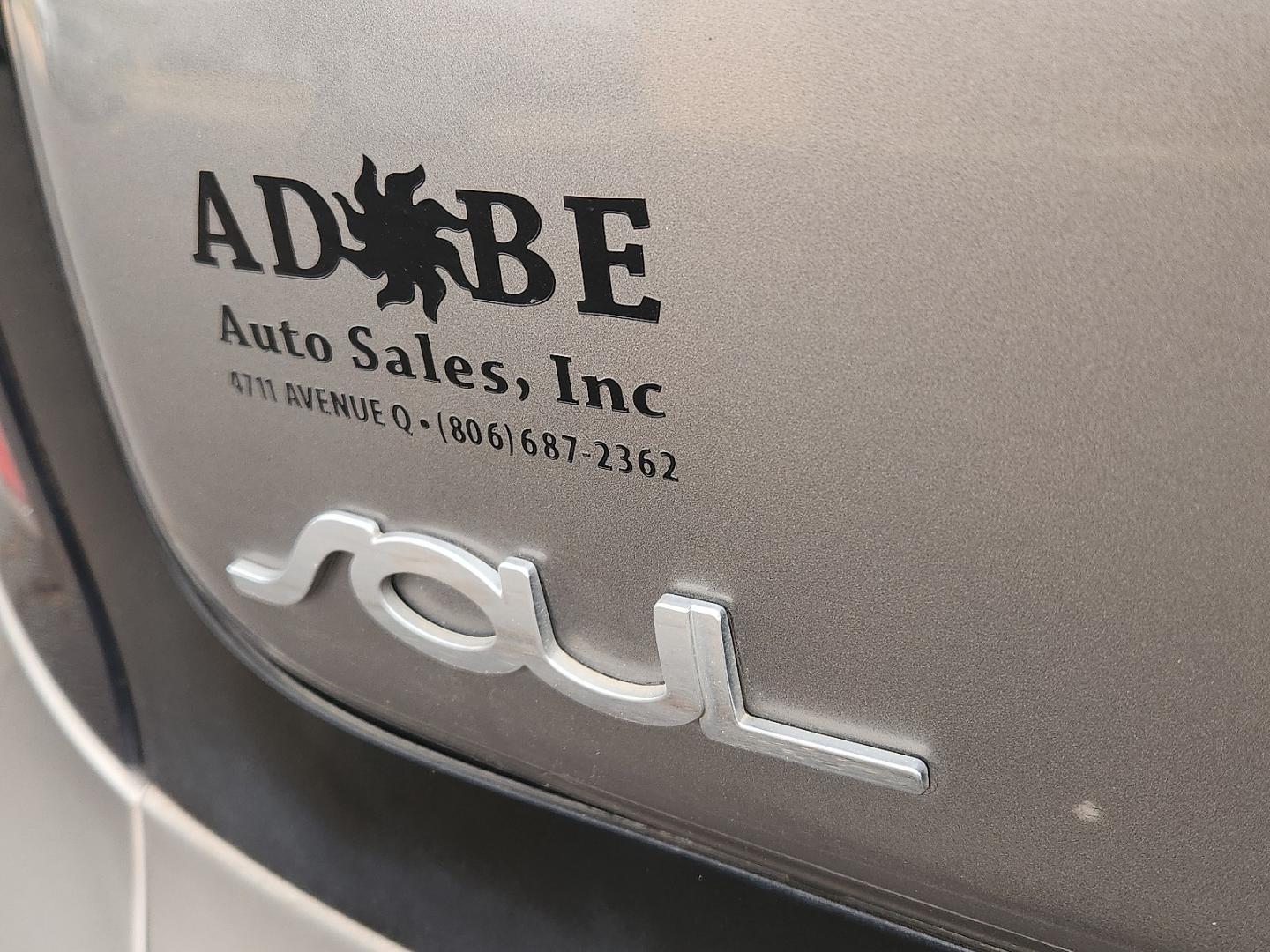 2015 GRAY /Black - EQ Kia Soul (KNDJN2A25F7) with an Gamma 1.6L I-4 gasoline direct injection, DOHC, variable valve control, regular unleaded, engine with 130HP engine, located at 4711 Ave Q, Lubbock, TX, 79412, (806) 687-2362, 33.551304, -101.855293 - Photo#12