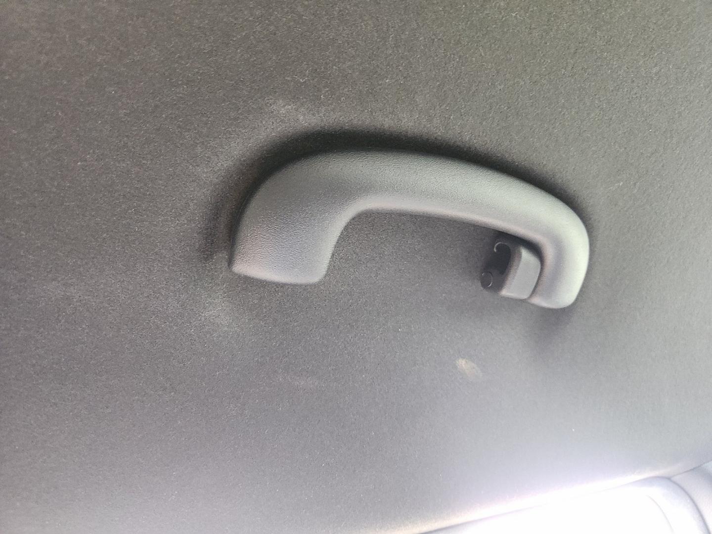 2015 GRAY /Black - EQ Kia Soul (KNDJN2A25F7) with an Gamma 1.6L I-4 gasoline direct injection, DOHC, variable valve control, regular unleaded, engine with 130HP engine, located at 4711 Ave Q, Lubbock, TX, 79412, (806) 687-2362, 33.551304, -101.855293 - Photo#16