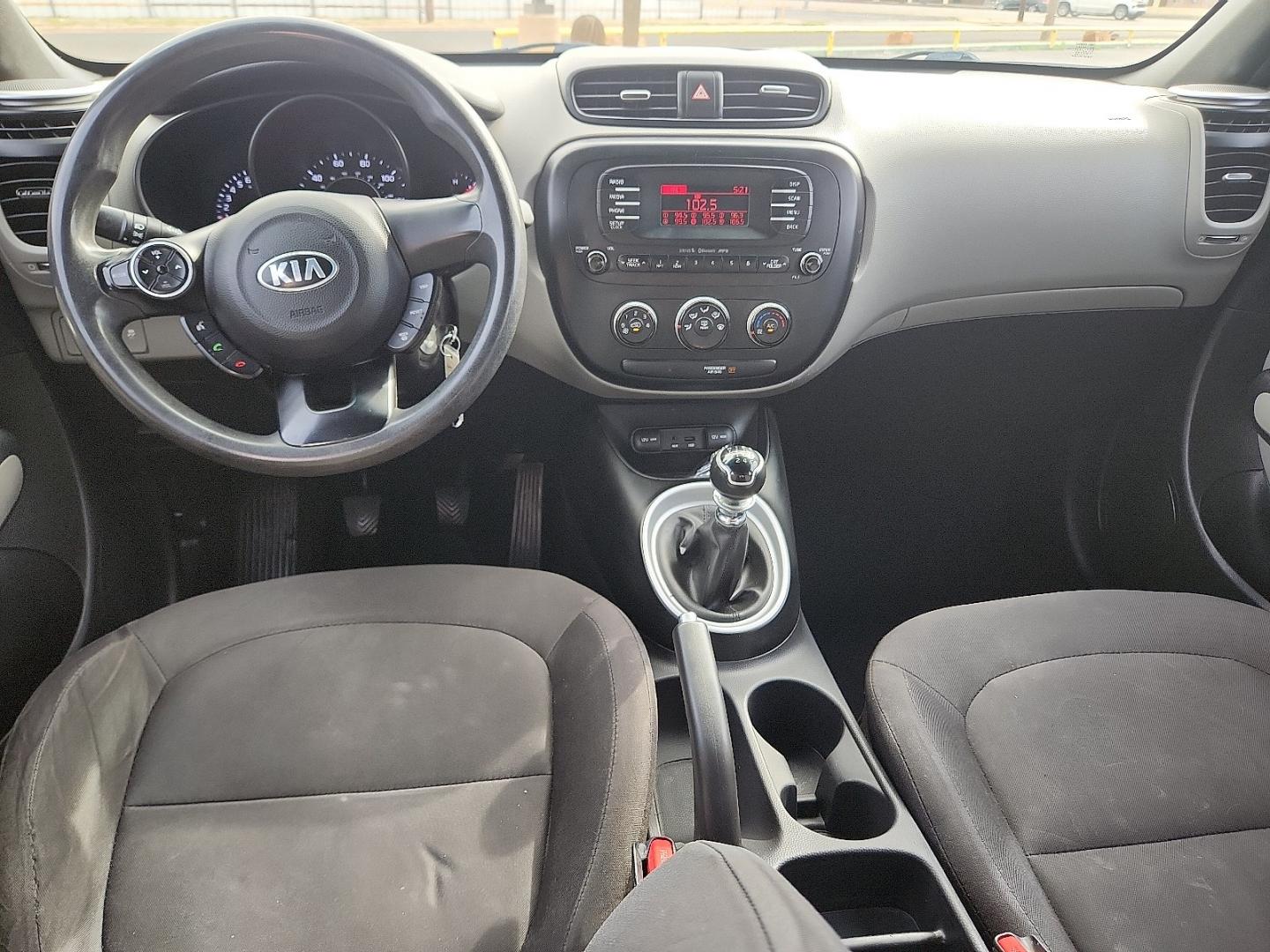 2015 GRAY /Black - EQ Kia Soul (KNDJN2A25F7) with an Gamma 1.6L I-4 gasoline direct injection, DOHC, variable valve control, regular unleaded, engine with 130HP engine, located at 4711 Ave Q, Lubbock, TX, 79412, (806) 687-2362, 33.551304, -101.855293 - Photo#17