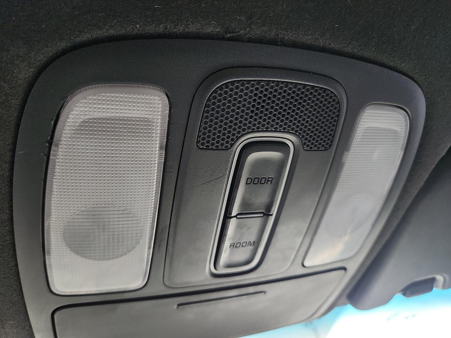 2015 GRAY /Black - EQ Kia Soul (KNDJN2A25F7) with an Gamma 1.6L I-4 gasoline direct injection, DOHC, variable valve control, regular unleaded, engine with 130HP engine, located at 4711 Ave Q, Lubbock, TX, 79412, (806) 687-2362, 33.551304, -101.855293 - Photo#19