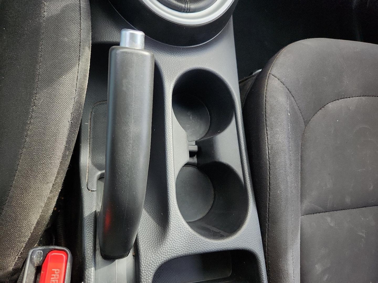 2015 GRAY /Black - EQ Kia Soul (KNDJN2A25F7) with an Gamma 1.6L I-4 gasoline direct injection, DOHC, variable valve control, regular unleaded, engine with 130HP engine, located at 4711 Ave Q, Lubbock, TX, 79412, (806) 687-2362, 33.551304, -101.855293 - Photo#20