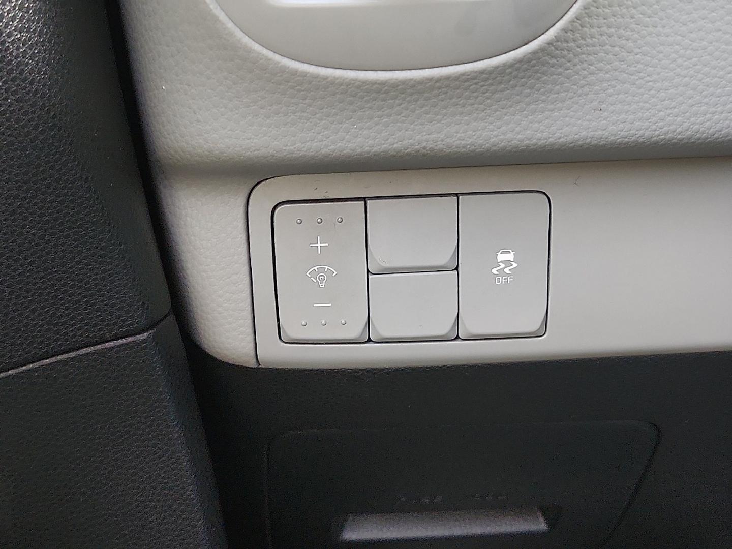 2015 GRAY /Black - EQ Kia Soul (KNDJN2A25F7) with an Gamma 1.6L I-4 gasoline direct injection, DOHC, variable valve control, regular unleaded, engine with 130HP engine, located at 4711 Ave Q, Lubbock, TX, 79412, (806) 687-2362, 33.551304, -101.855293 - Photo#22