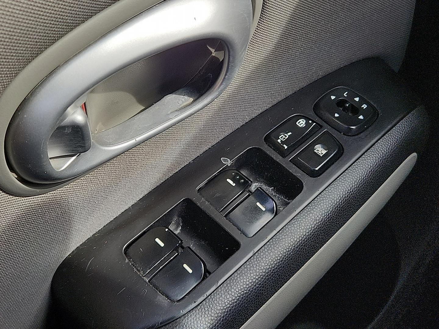 2015 GRAY /Black - EQ Kia Soul (KNDJN2A25F7) with an Gamma 1.6L I-4 gasoline direct injection, DOHC, variable valve control, regular unleaded, engine with 130HP engine, located at 4711 Ave Q, Lubbock, TX, 79412, (806) 687-2362, 33.551304, -101.855293 - Photo#23