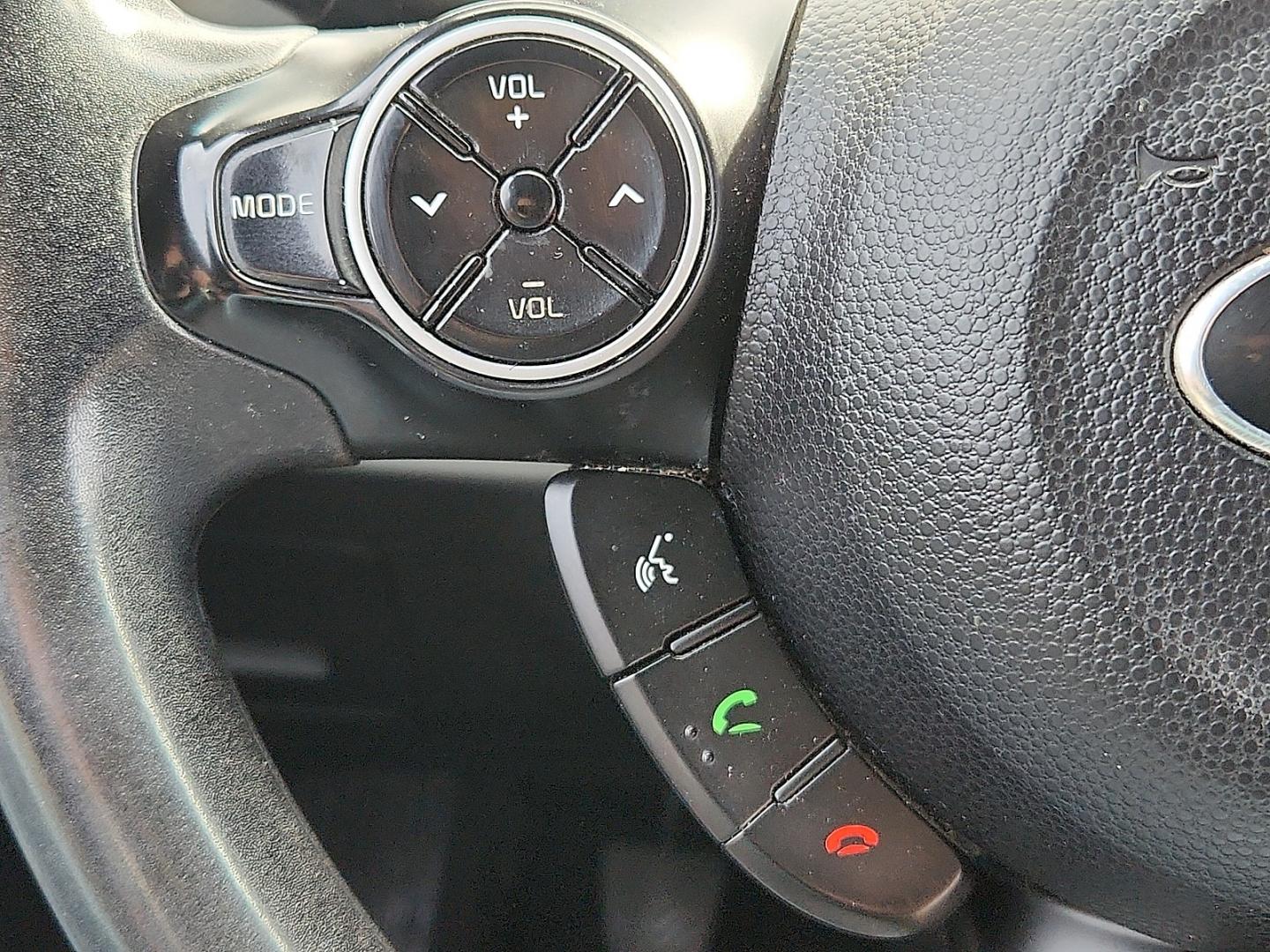 2015 GRAY /Black - EQ Kia Soul (KNDJN2A25F7) with an Gamma 1.6L I-4 gasoline direct injection, DOHC, variable valve control, regular unleaded, engine with 130HP engine, located at 4711 Ave Q, Lubbock, TX, 79412, (806) 687-2362, 33.551304, -101.855293 - Photo#24